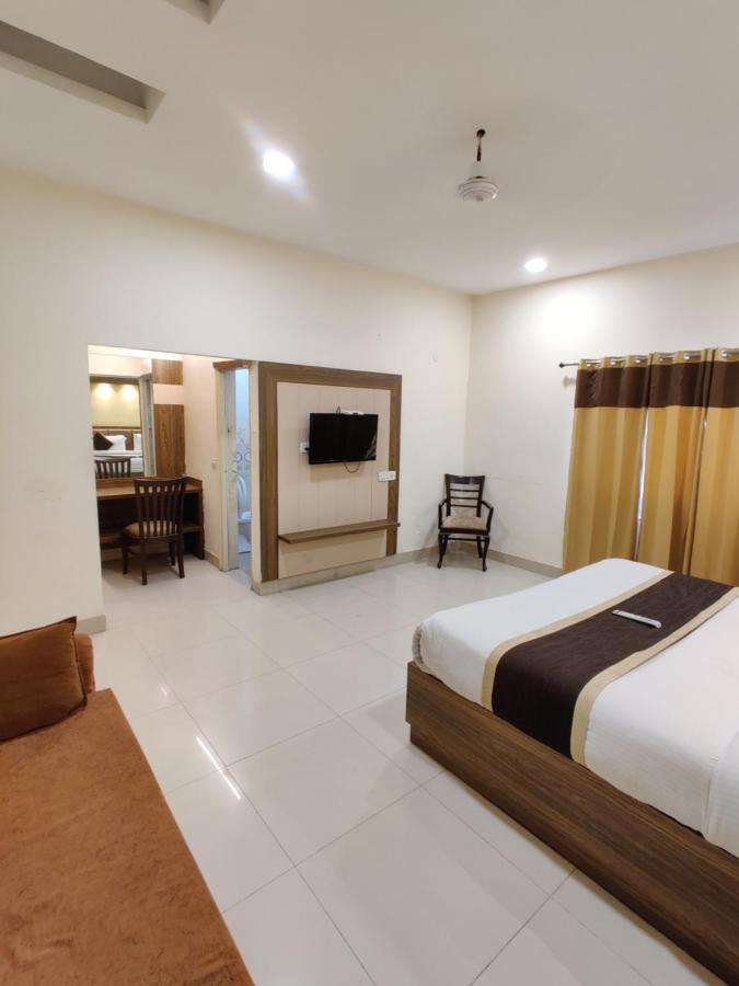 Raj Darbar - 10 Meter From Golden Temple Hotel Amritsar