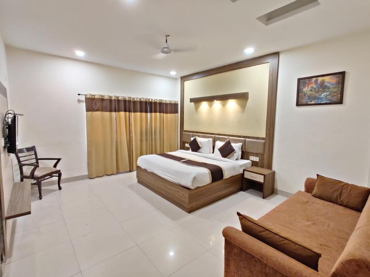 Hotel Raj Darbar - 10 Meter From Golden Temple