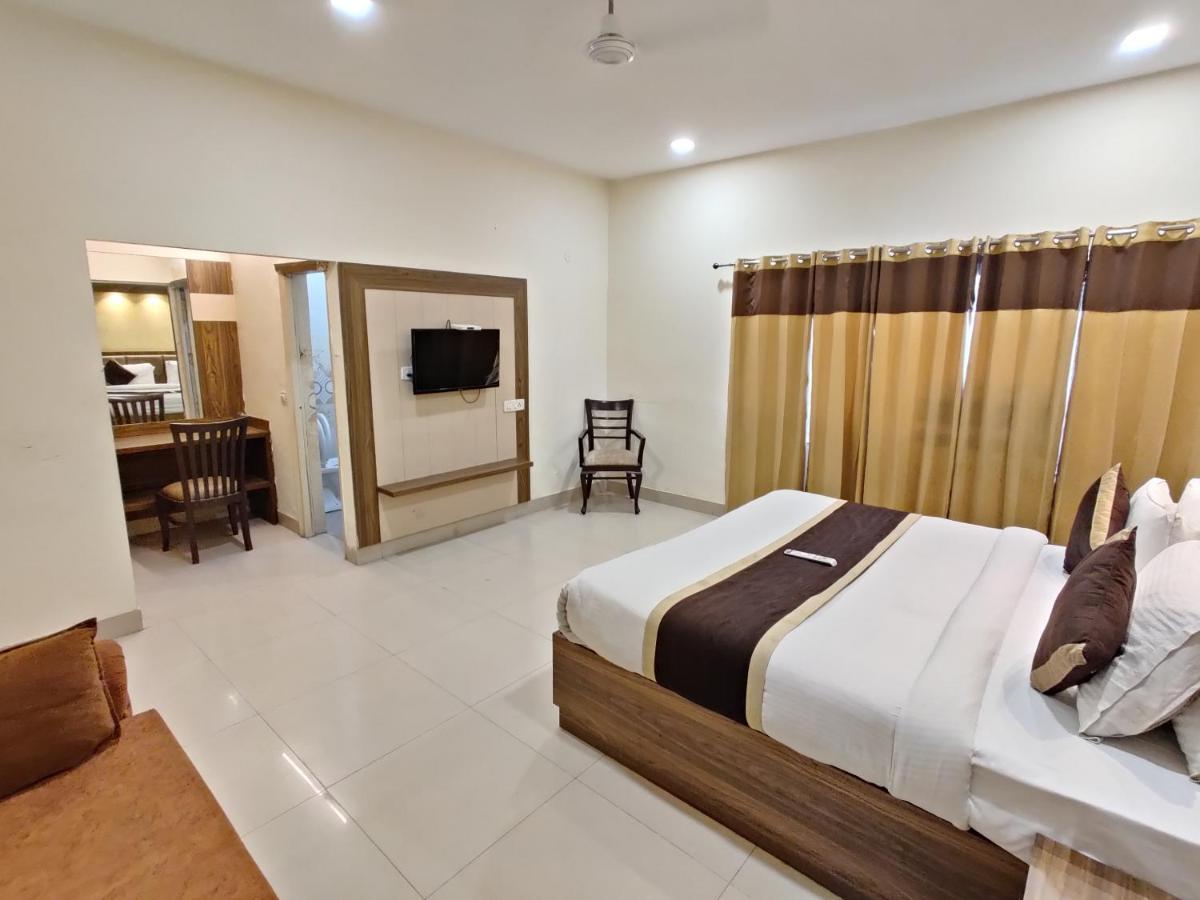 Hotel Raj Darbar - 10 Meter From Golden Temple 3*