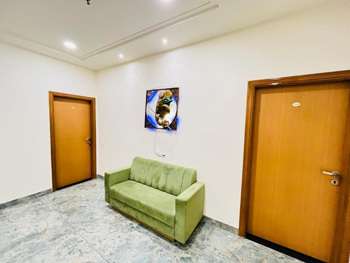 Hotel The Orchid Tree - Walking From Golden Temple Amritsar