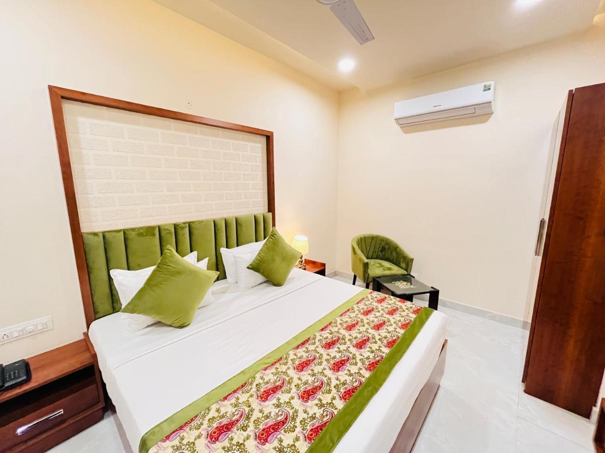Hotel The Orchid Tree - Walking From Golden Temple Amritsar