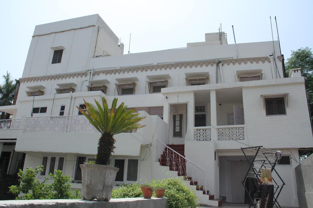 Tourist Hotel