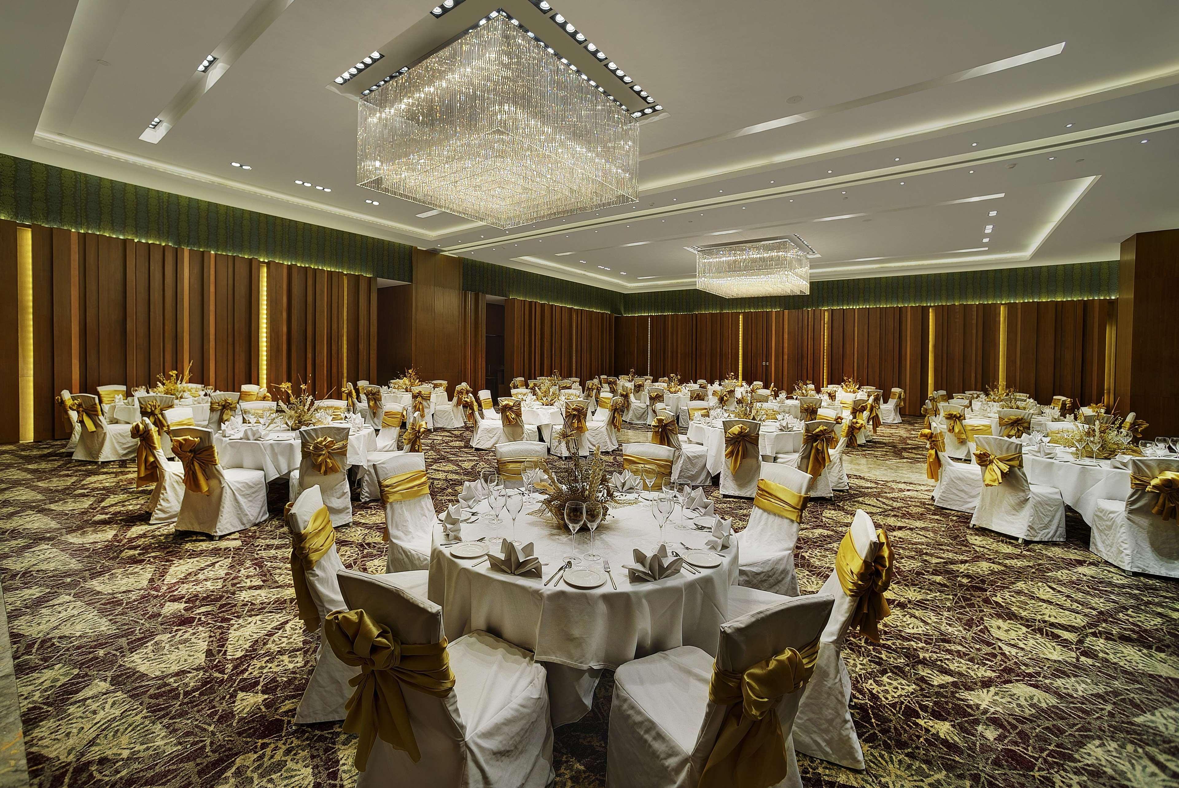 Hyatt Regency & Hotel 5*