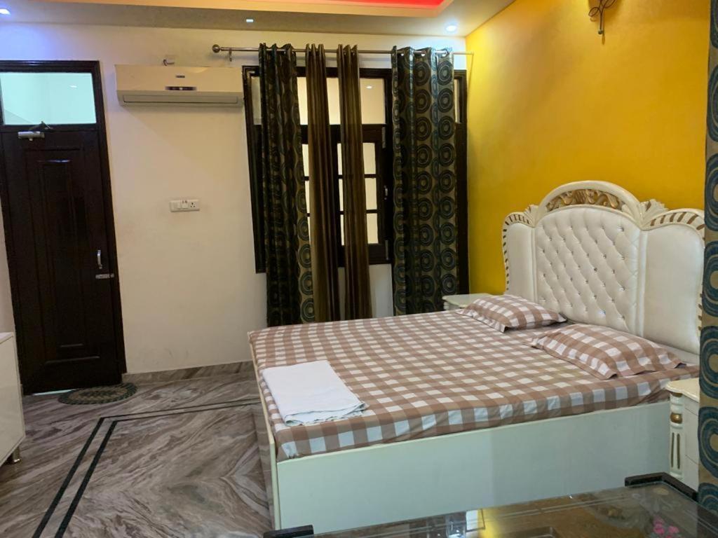 S4 Home Stay Hotel - Five Mint Walk From Golden Temple Amritsar