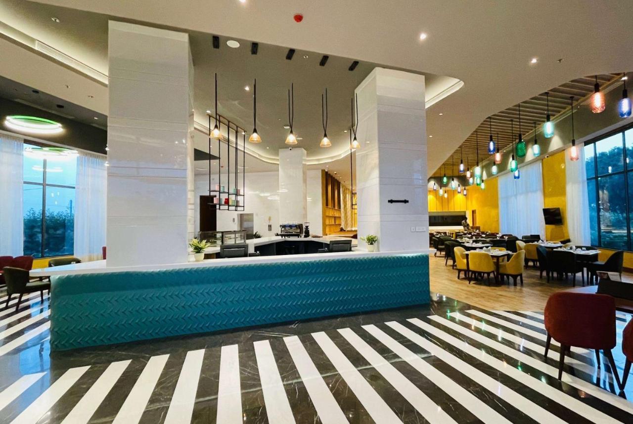 Ramada Encore By Wyndham Airport 4*