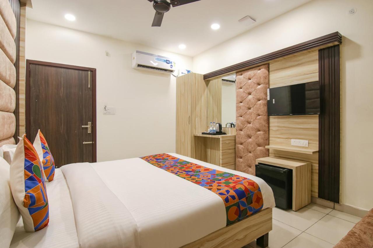 Fabhotel Spring Hotel 3*