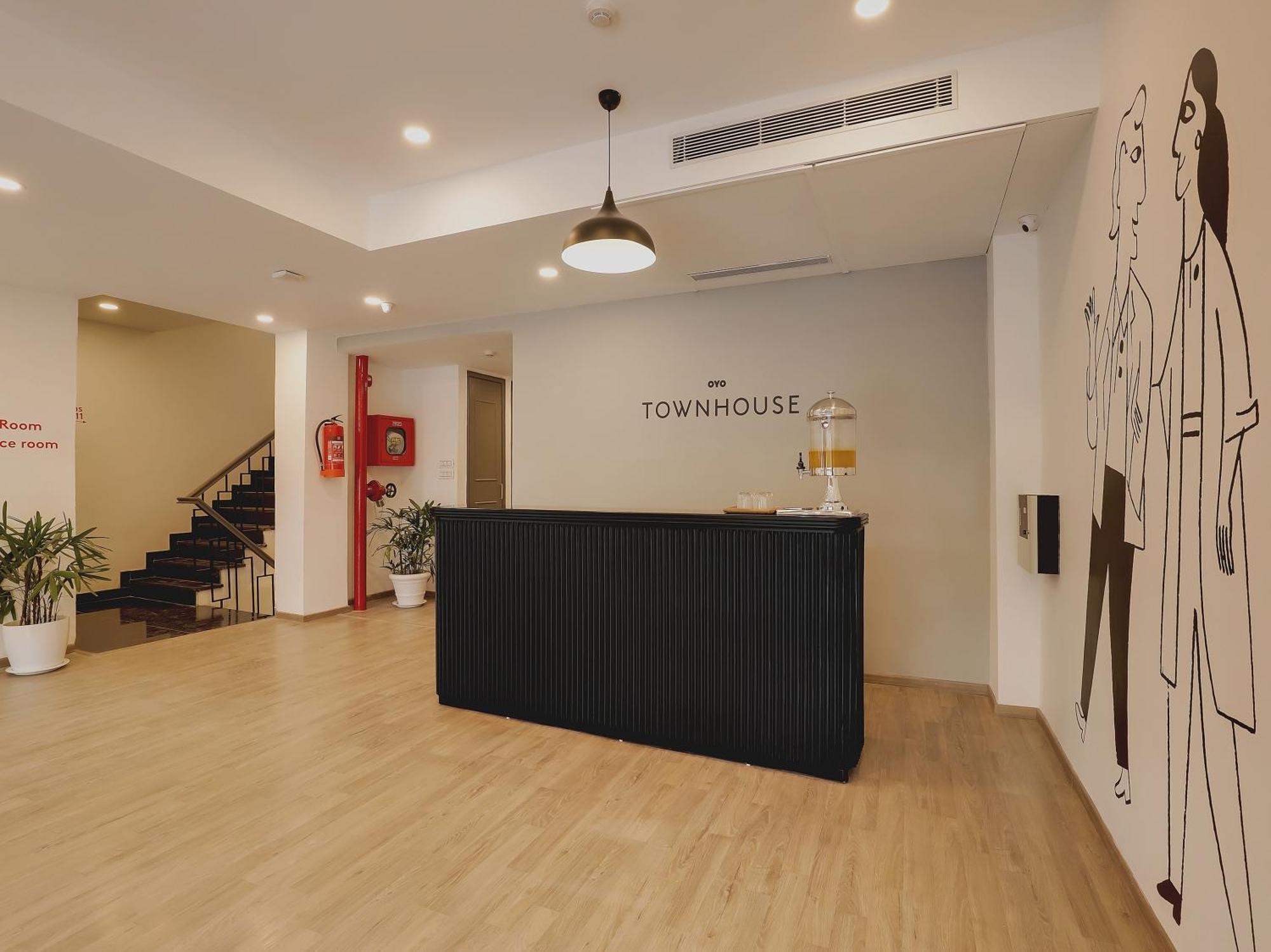 Super Townhouse Golden Avenue Road Hotel