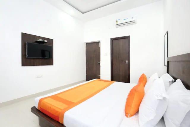 Skylark Hotel 2*