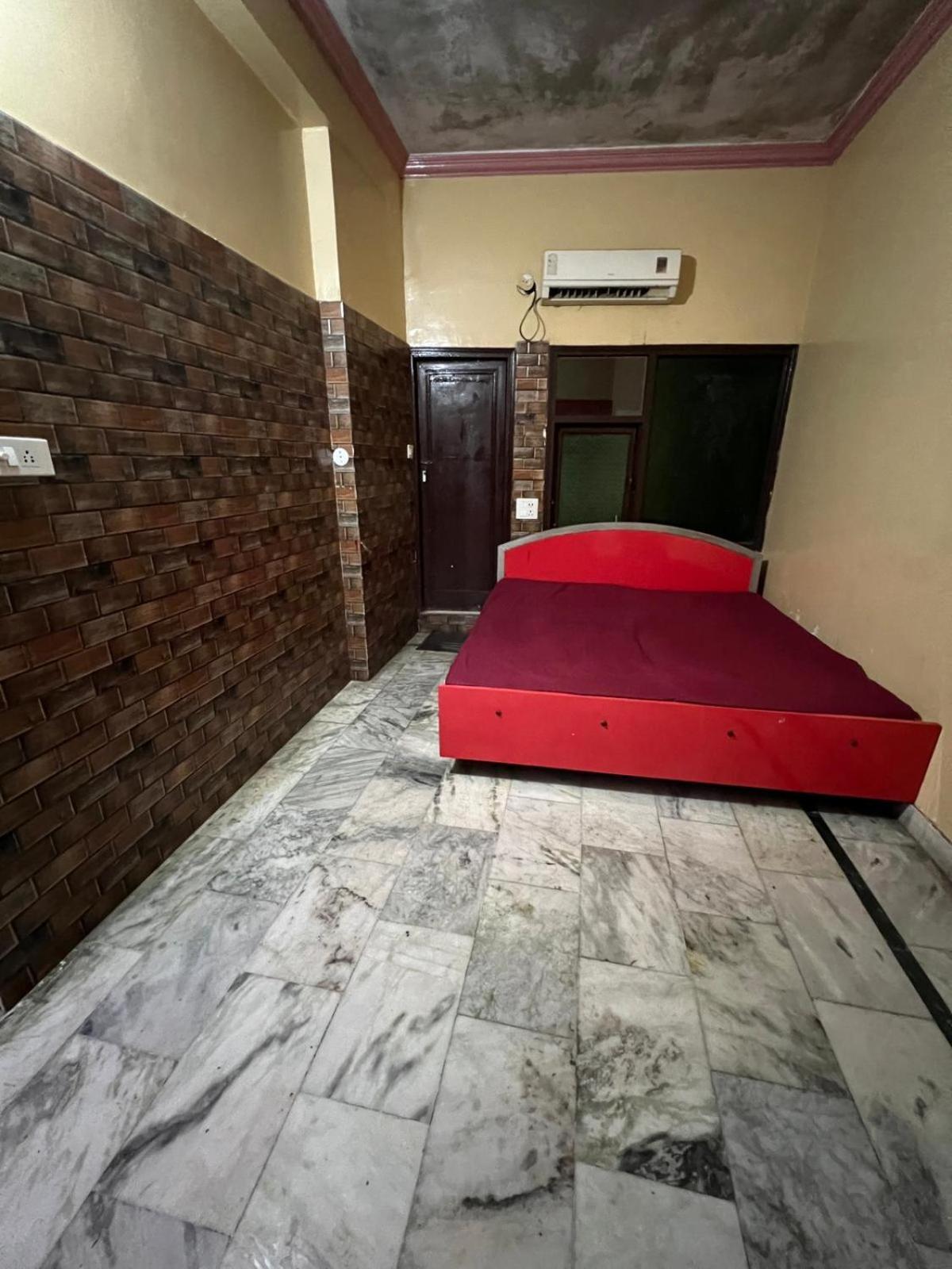 Skylark Hotel 2*