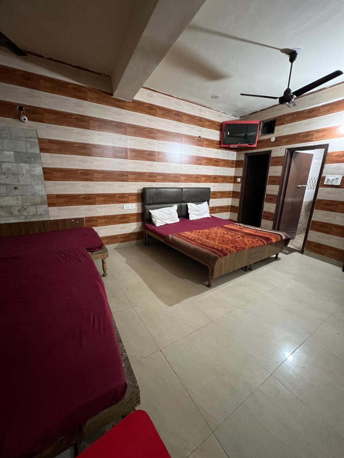 Skylark Hotel 2*
