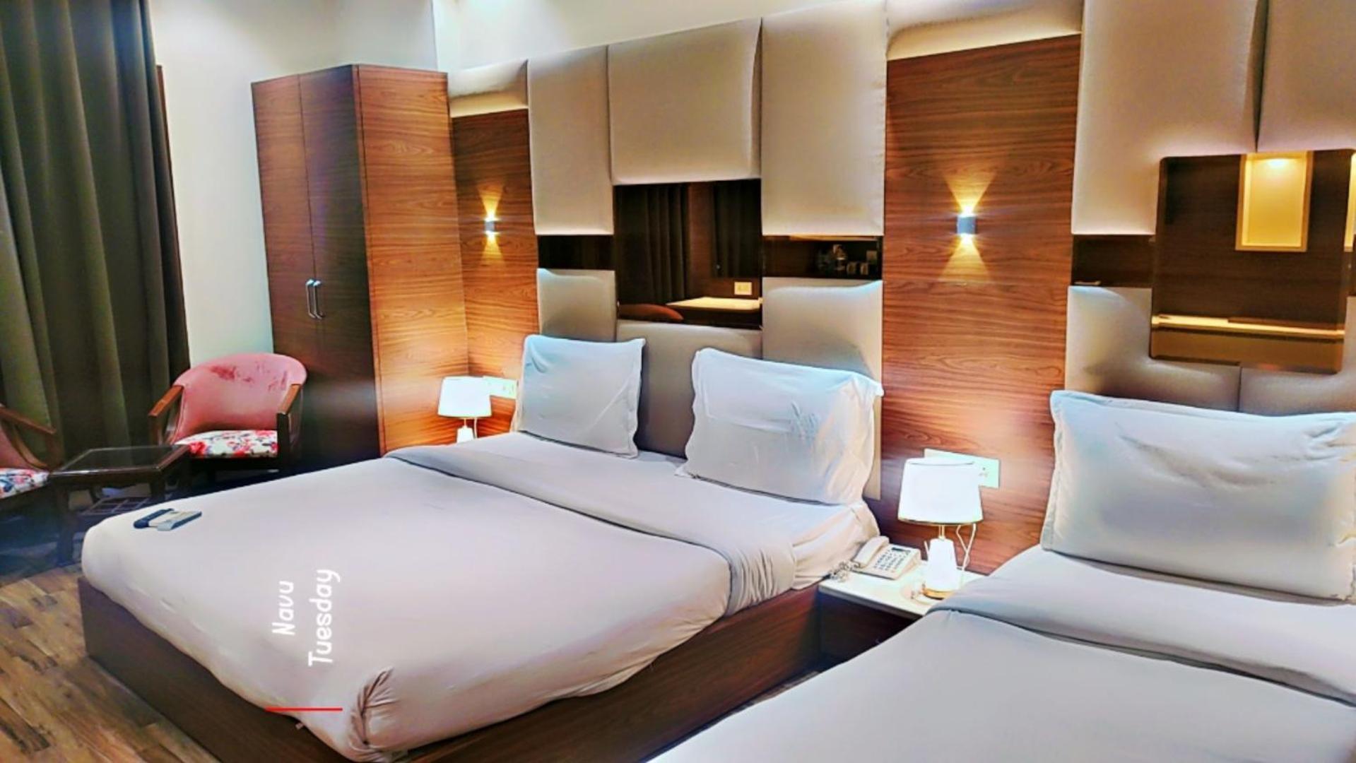 Aura Grand By Levelup Hotel Amritsar