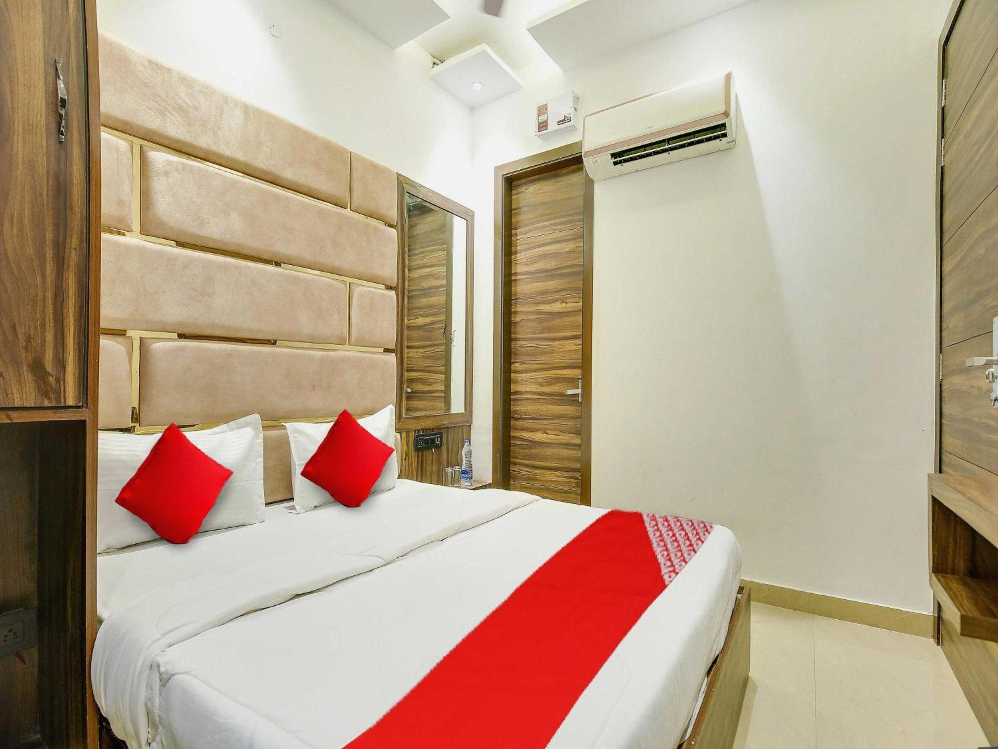 Kaushalya Royal Hotel 3*