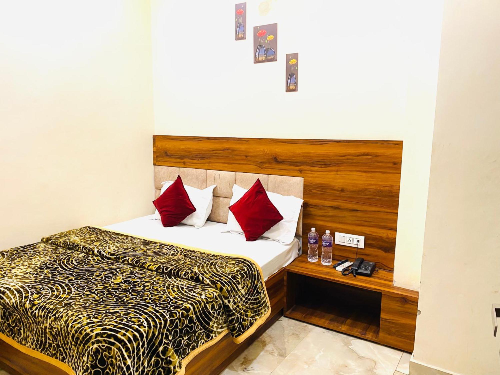 Hotel Woodlark - 2 Mins Walk From Golden Temple Amritsar