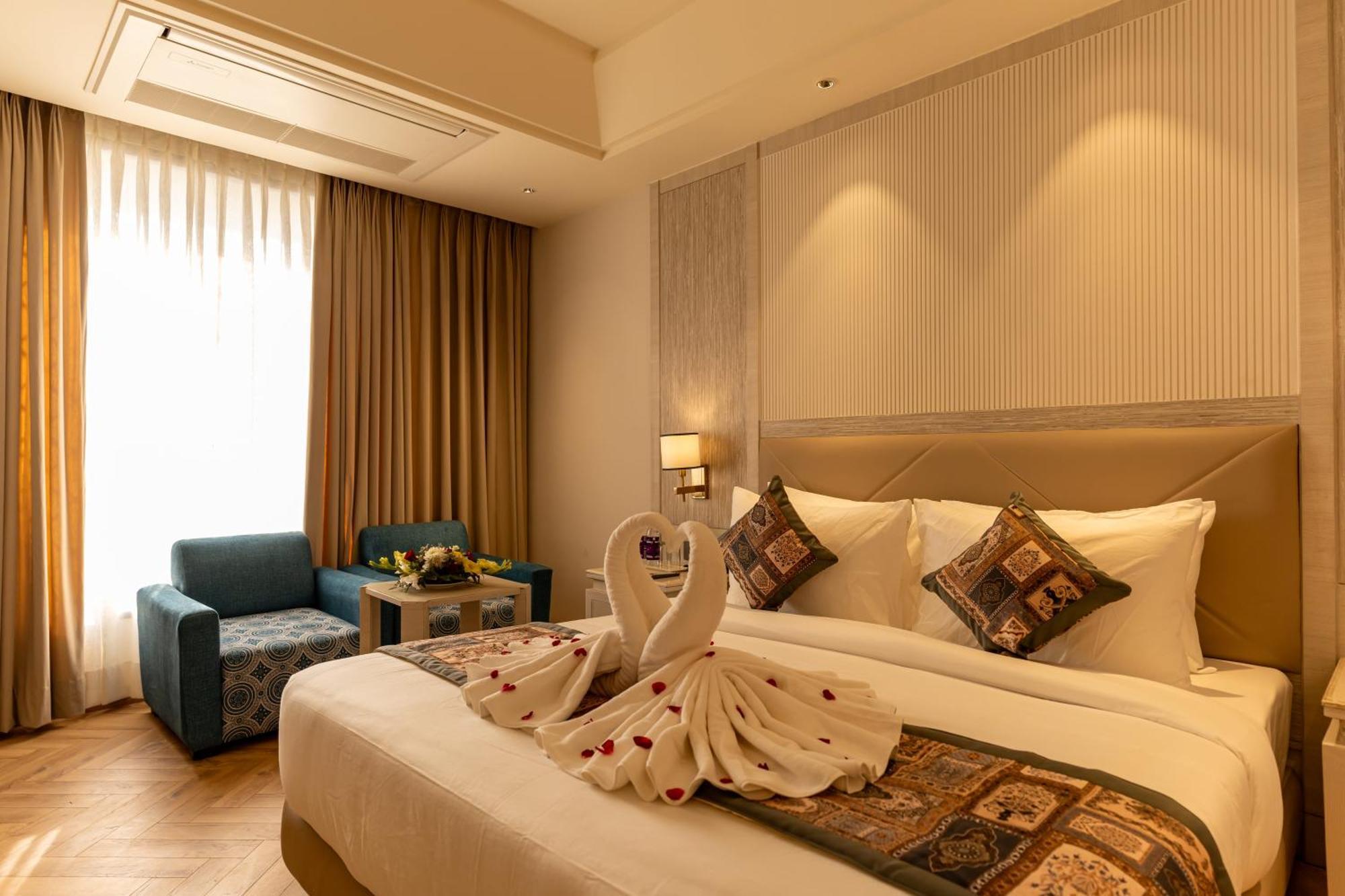 Sandoz Near Golden Temple Hotel 4*