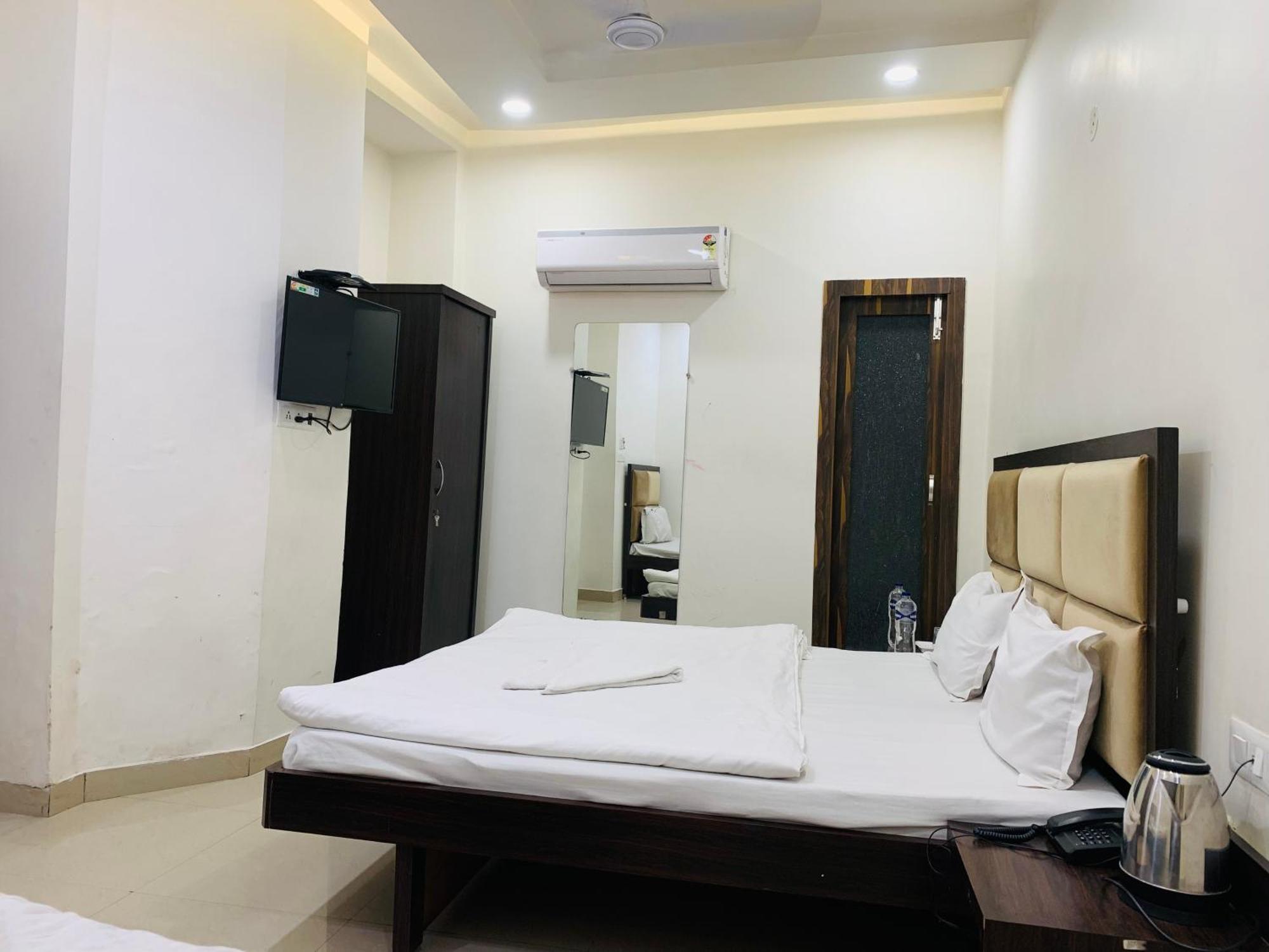 G R Residency Golden Temple Just 2 Mins Walking Distance From 2*
