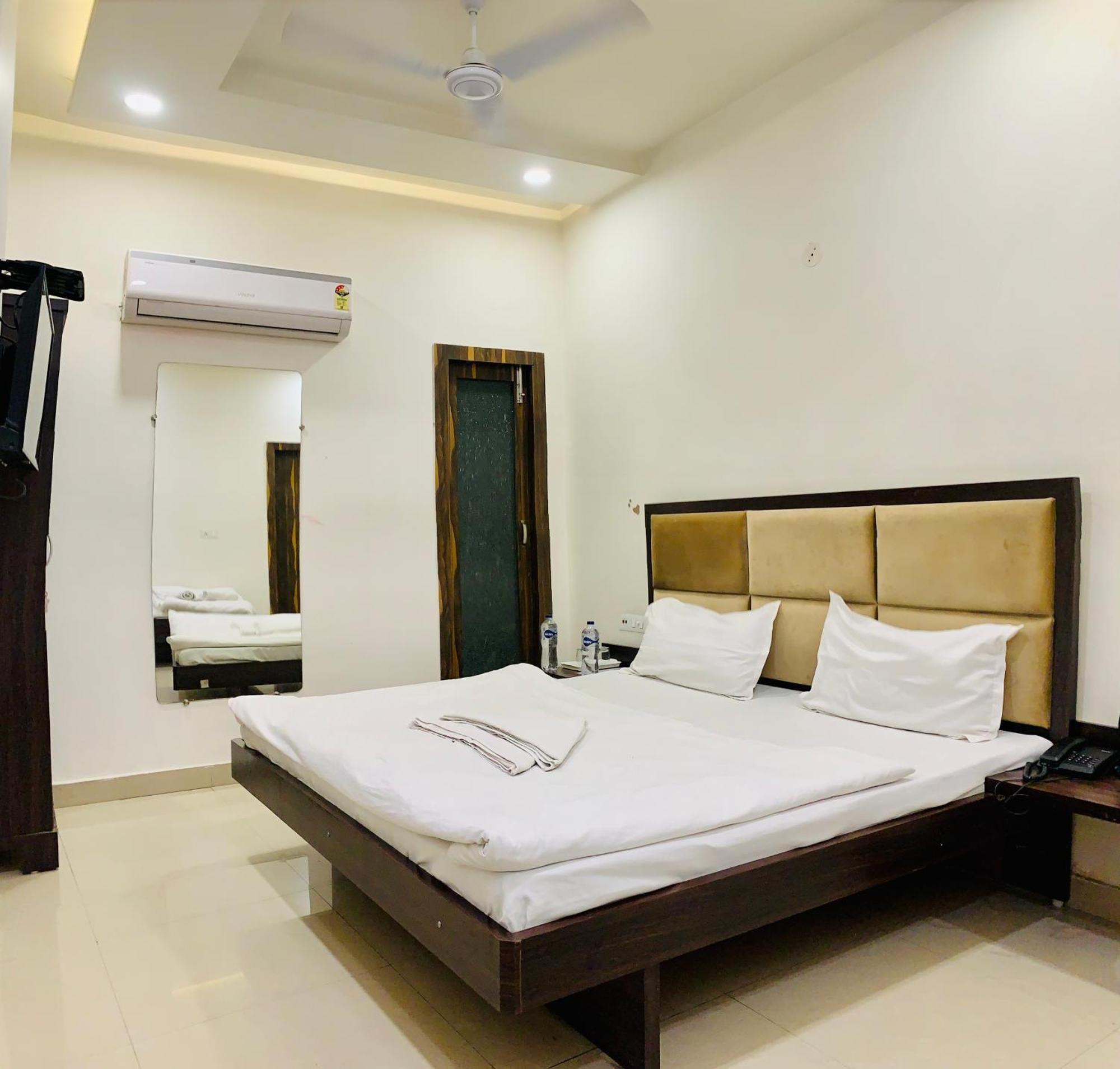 Hotel G R Residency Golden Temple Just 2 Mins Walking Distance From Amritsar