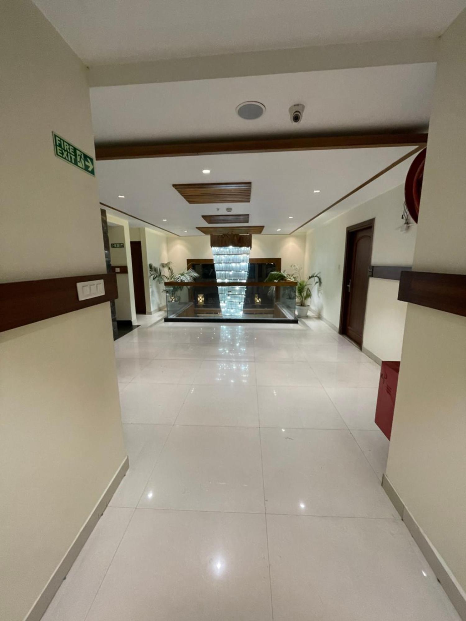 Aura Grand By Levelup Hotel Amritsar