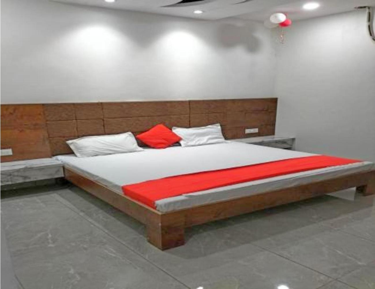 Delight Inn, Hotel