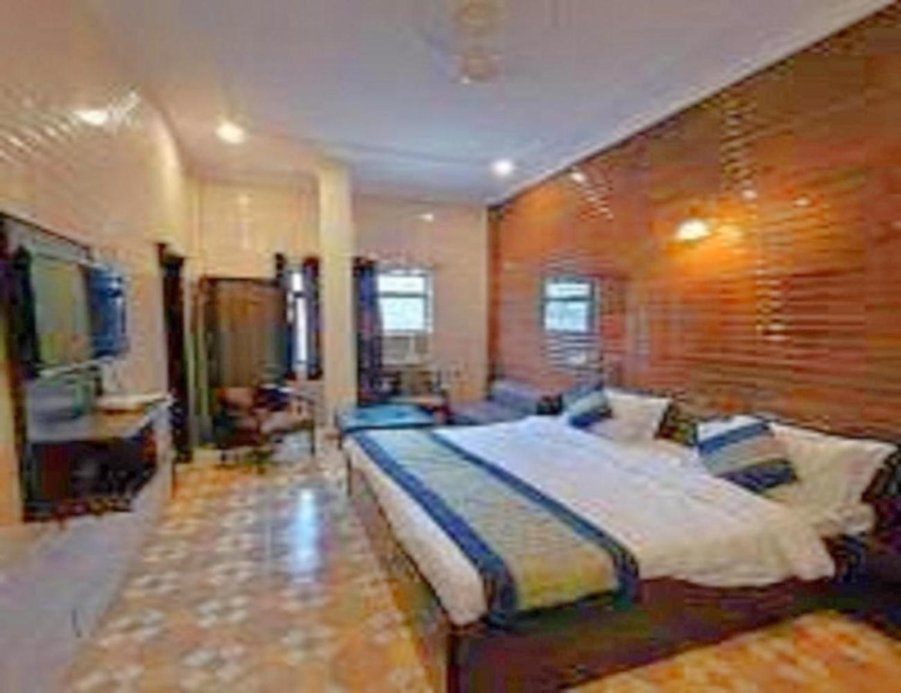 Delight Inn, Hotel