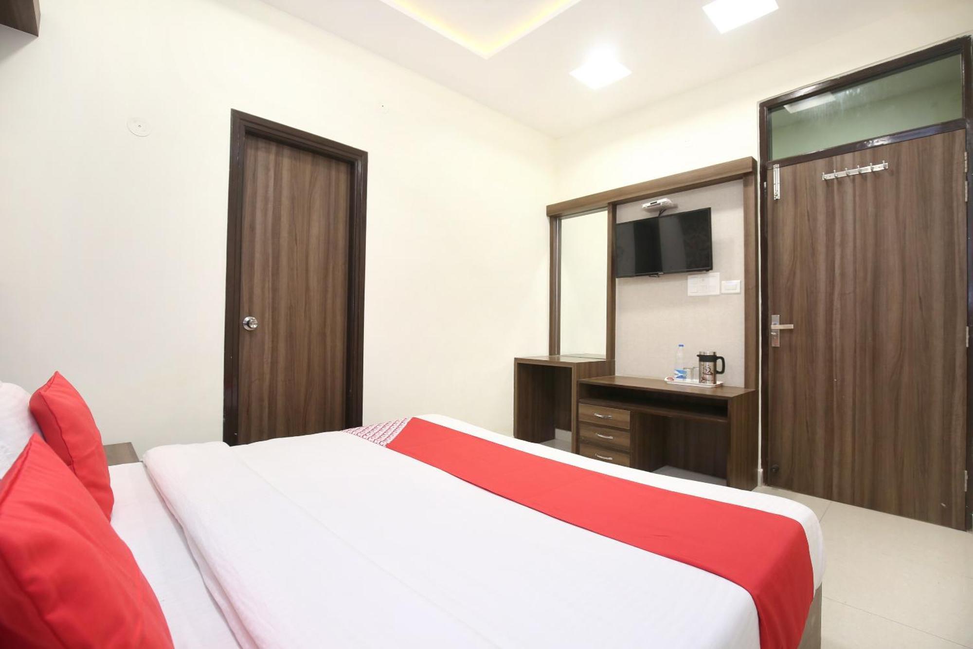 Oyo 17307 Kings Hotel
