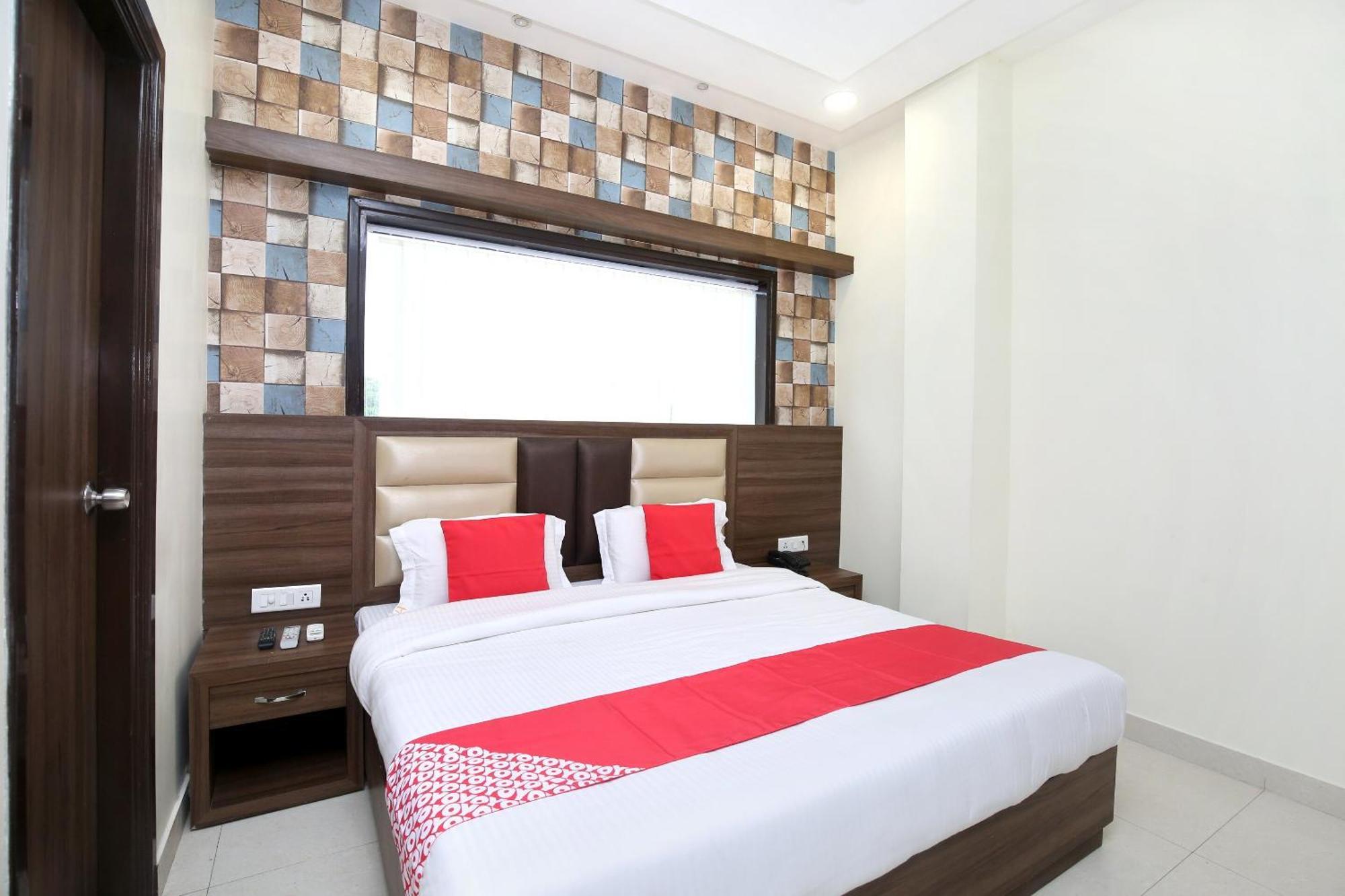 Oyo 17307 Kings Hotel