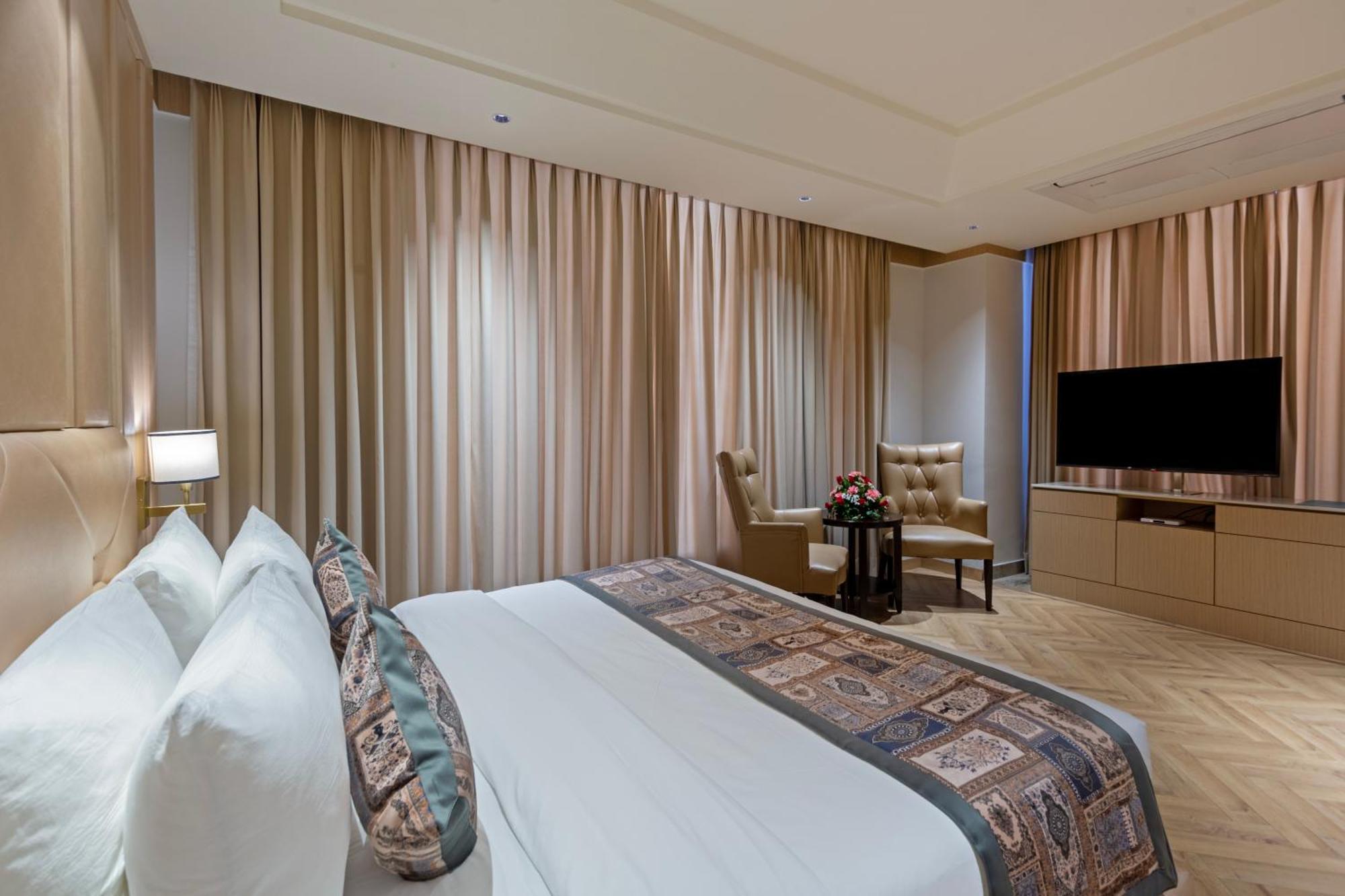 Sandoz Near Golden Temple Hotel 4*