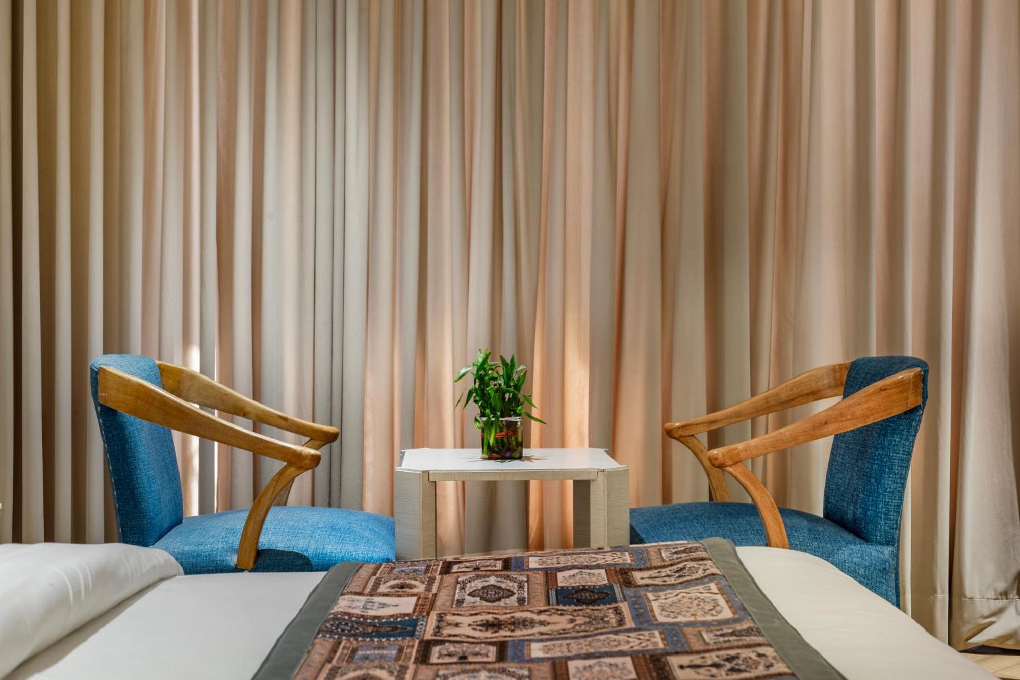 Sandoz Near Golden Temple Hotel 4*