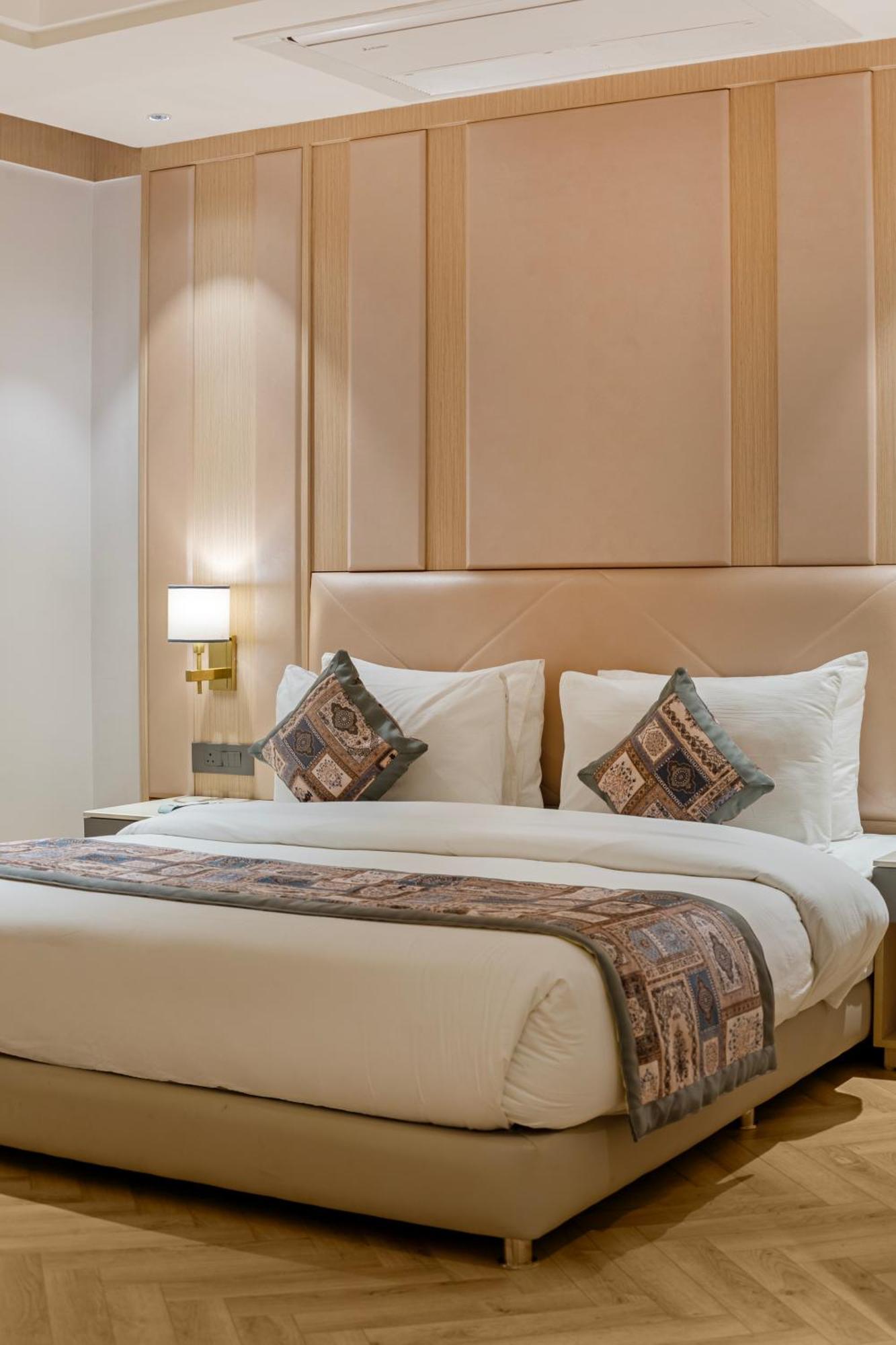 Sandoz Near Golden Temple Hotel 4*