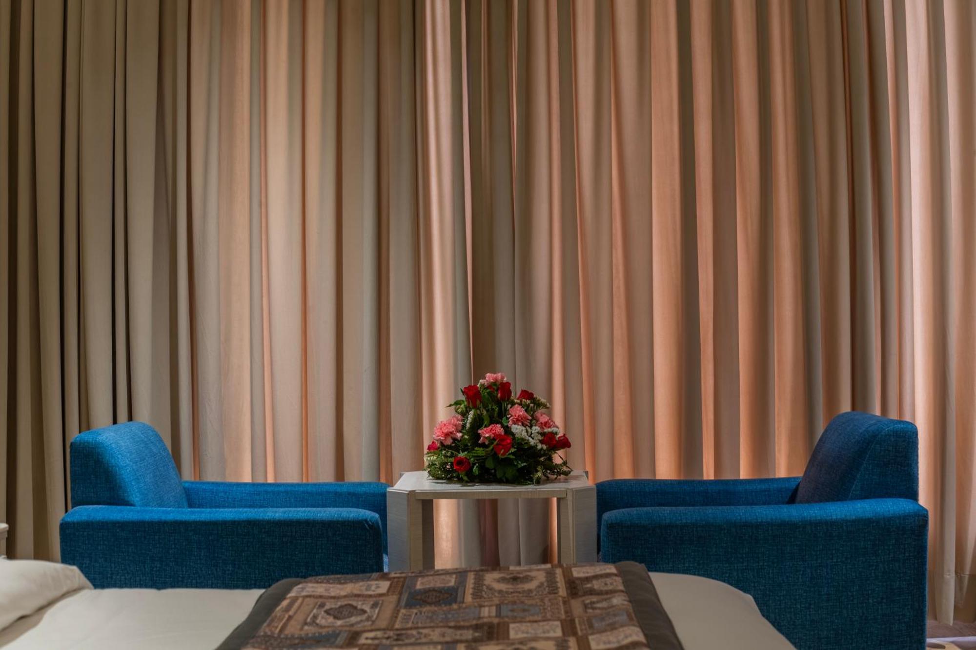 Sandoz Near Golden Temple Hotel 4*