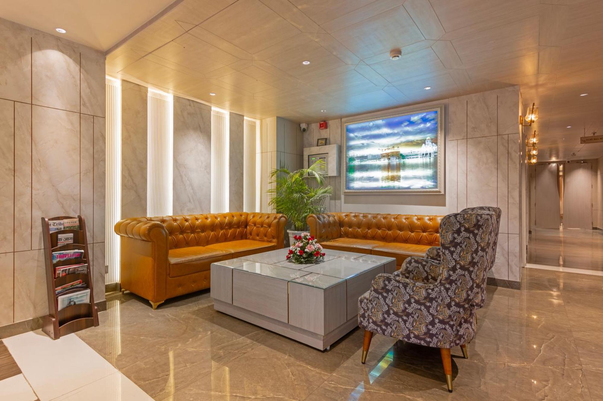 Sandoz Near Golden Temple Hotel 4*