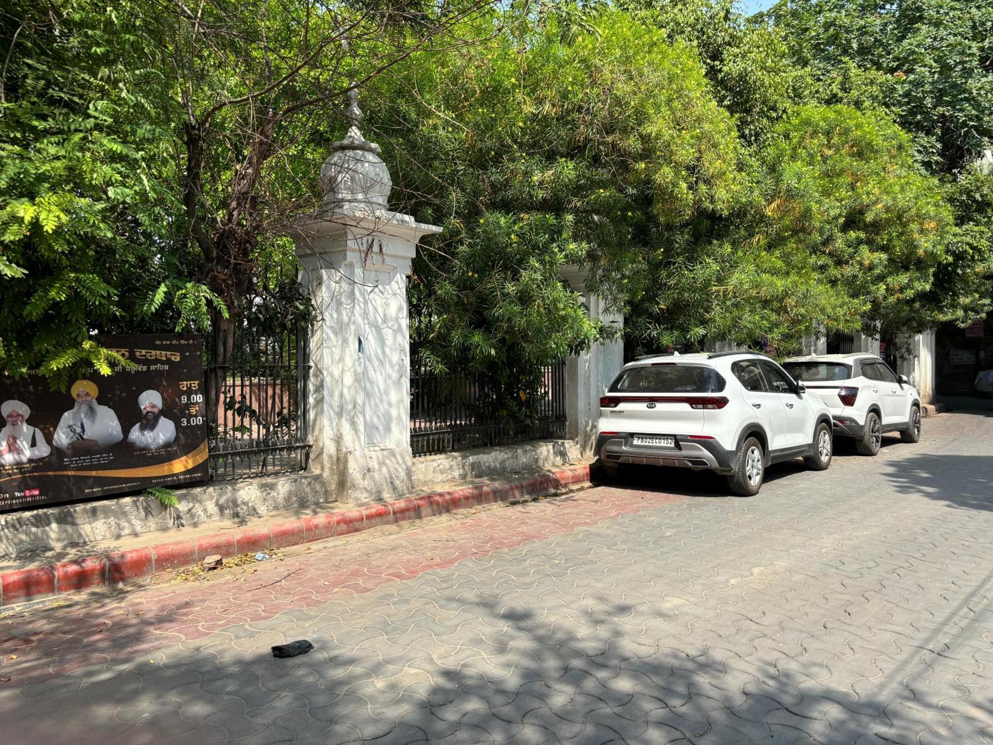 G R Residency Golden Temple Just 2 Mins Walking Distance From Hotel 2*