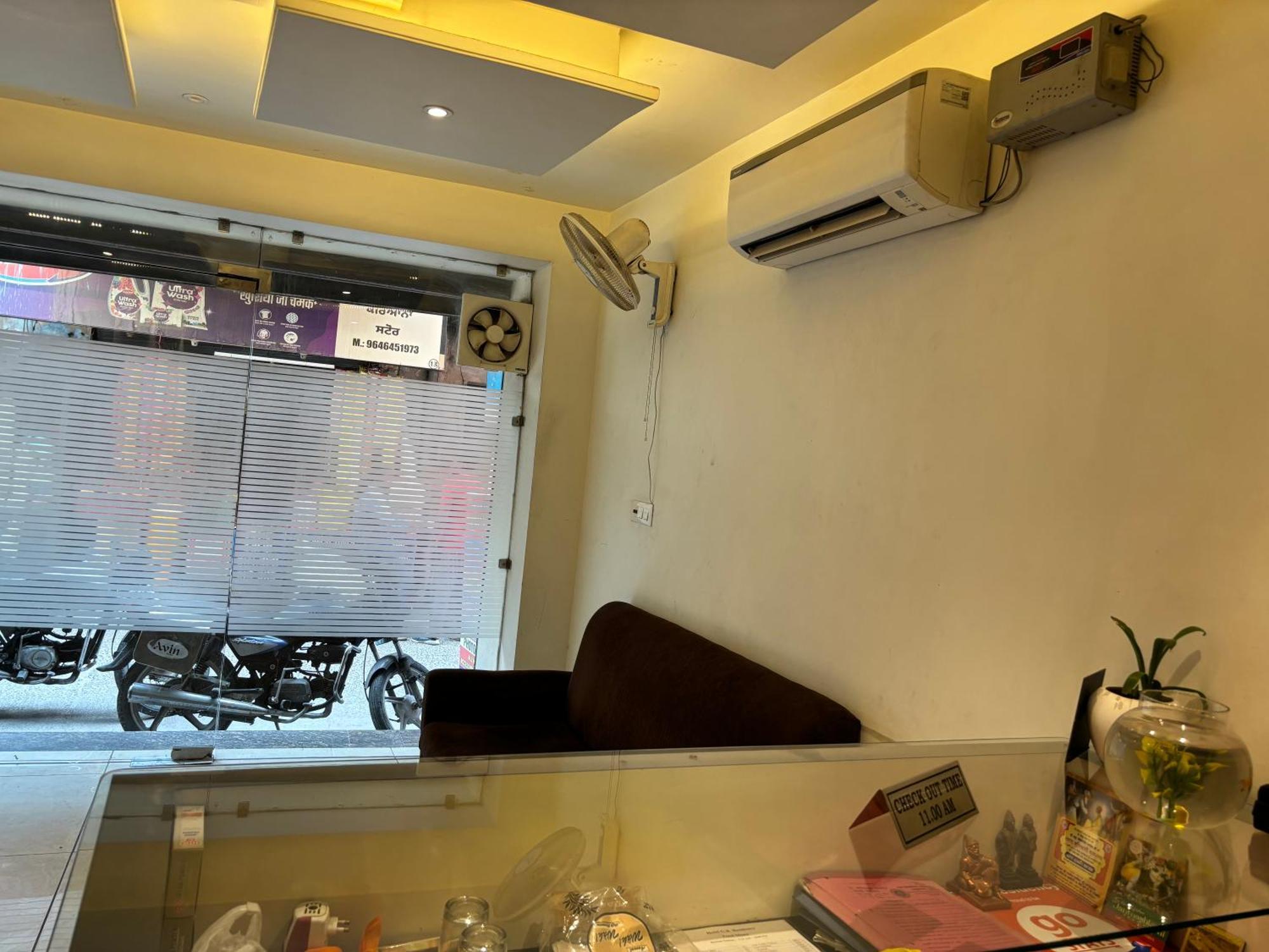 Hotel G R Residency Golden Temple Just 2 Mins Walking Distance From 2*