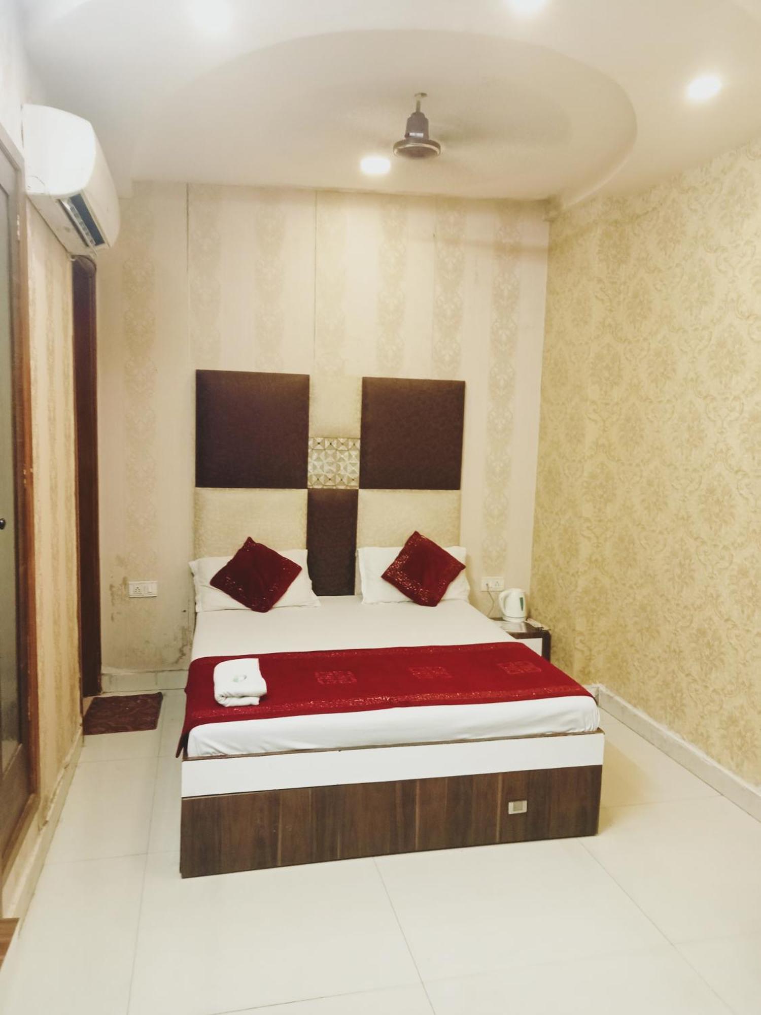 Robin Hotel