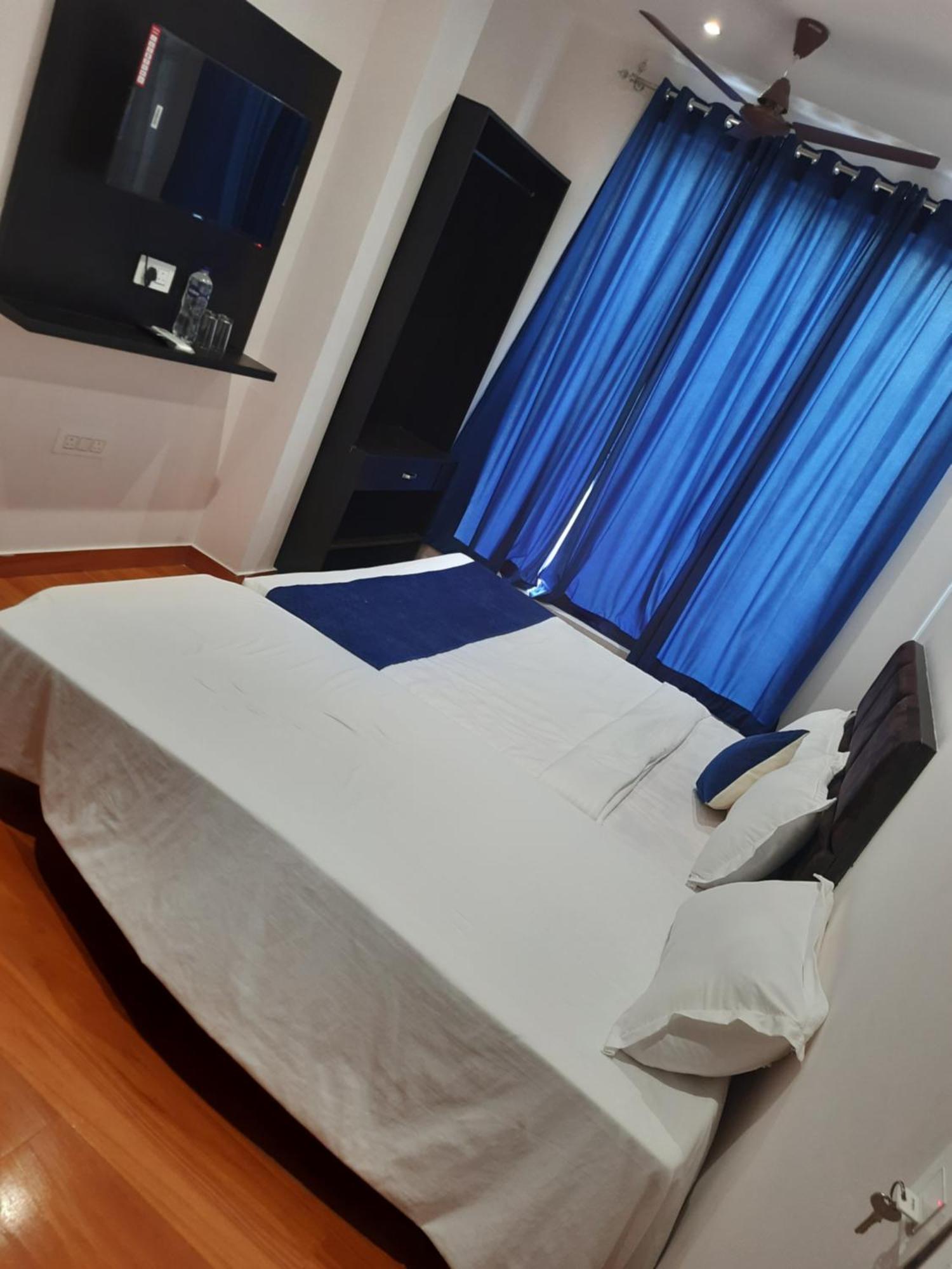 Hotel The Restu And Restaurant 300 Meter From Golden Temple Amritsar