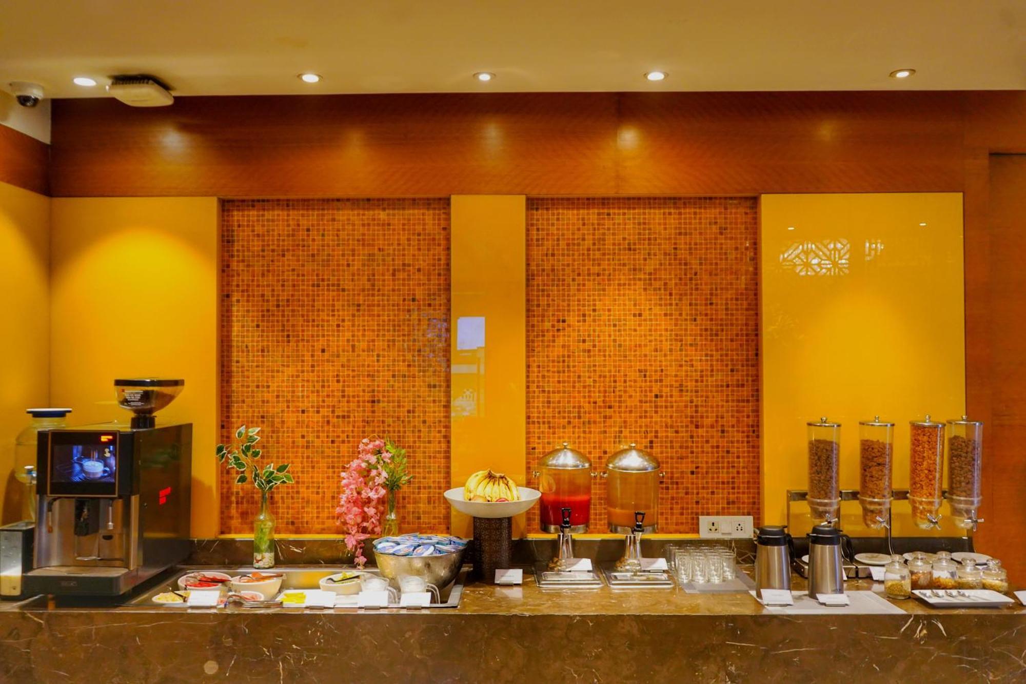 Golden Sarovar Portico Hotel 4*