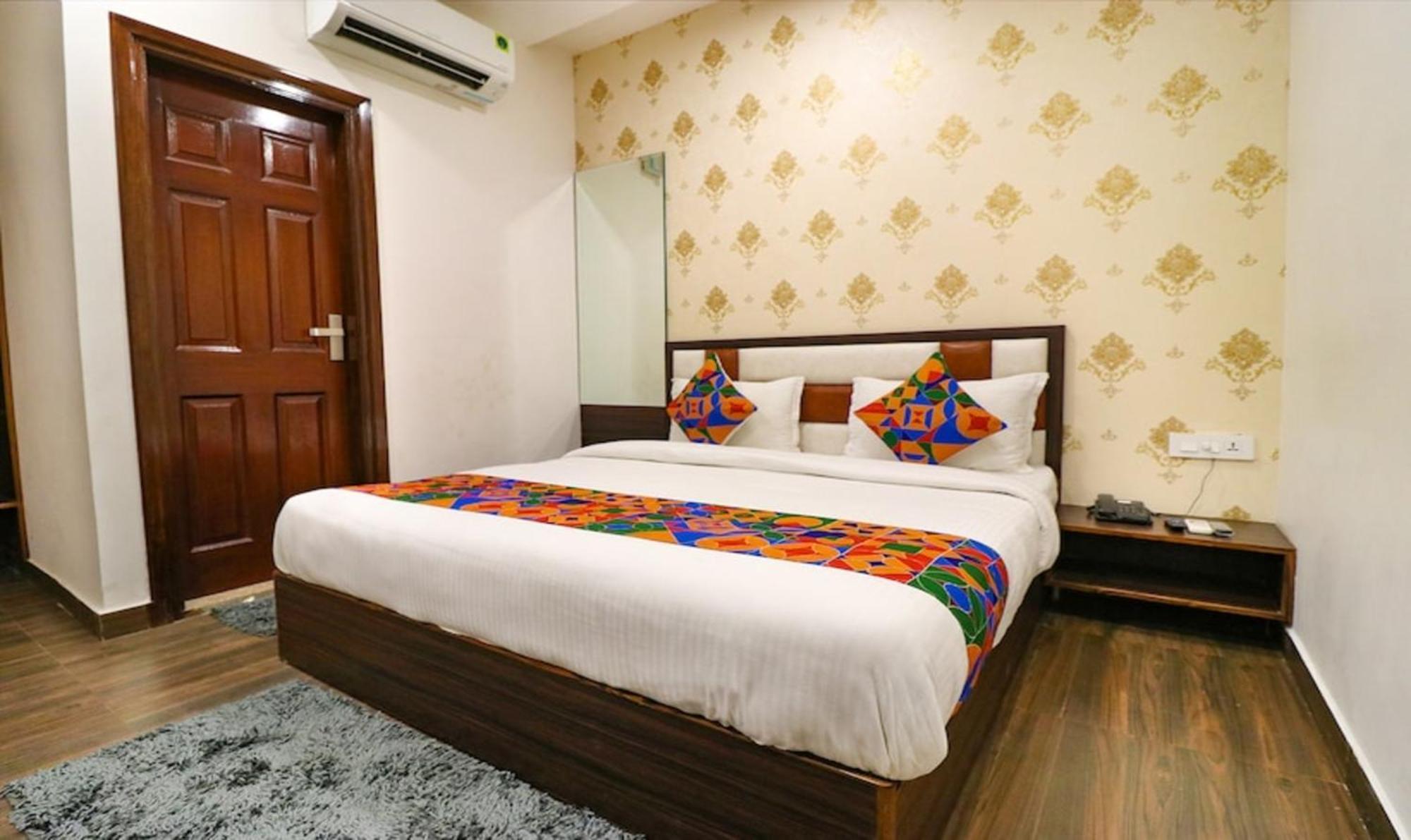 California Heights Hotel 3*