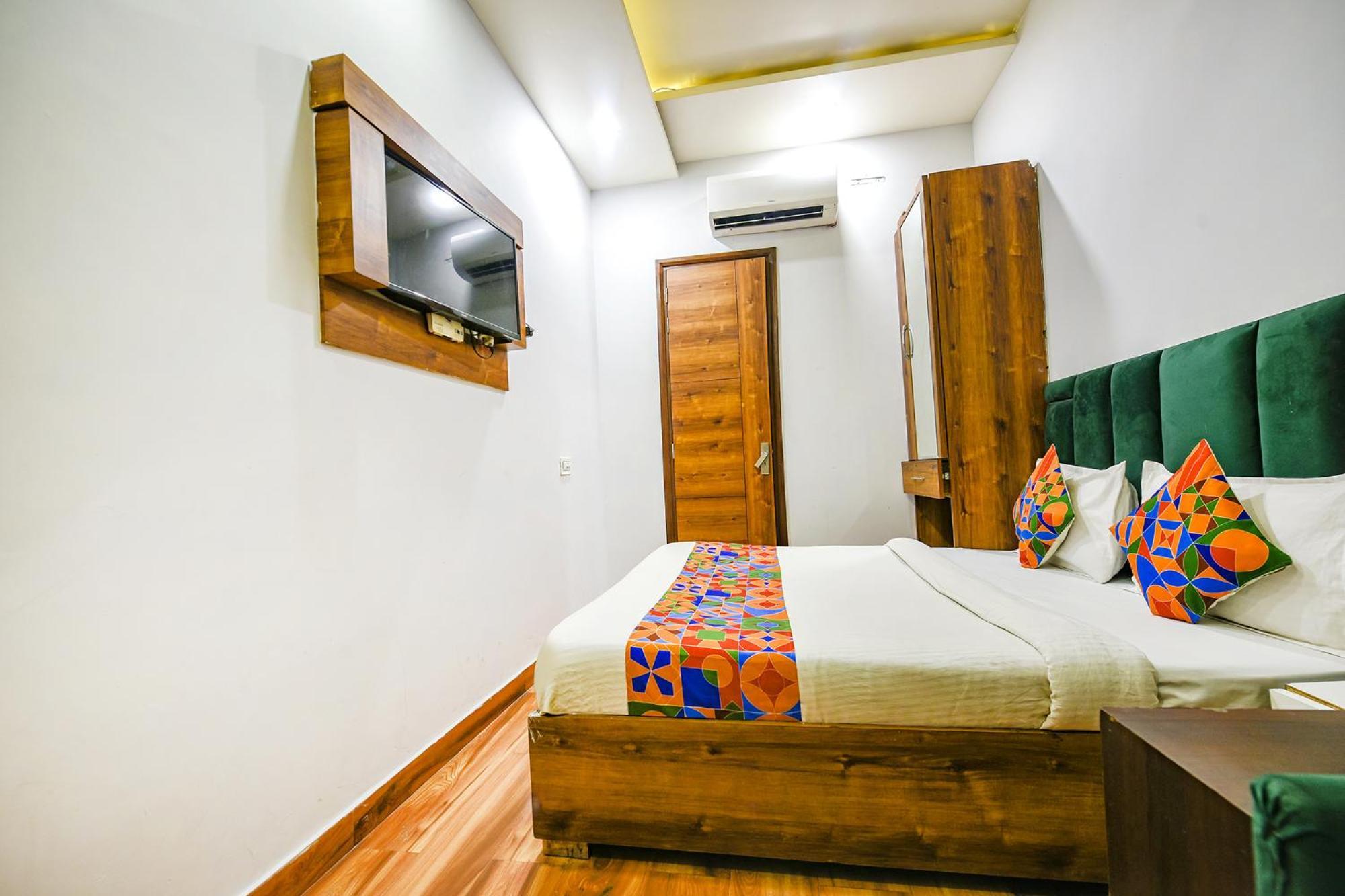 Hotel Fabexpress 56