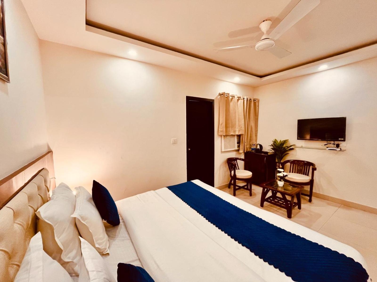 Hotel Gs 200 Mtr From Golden Temple 3*