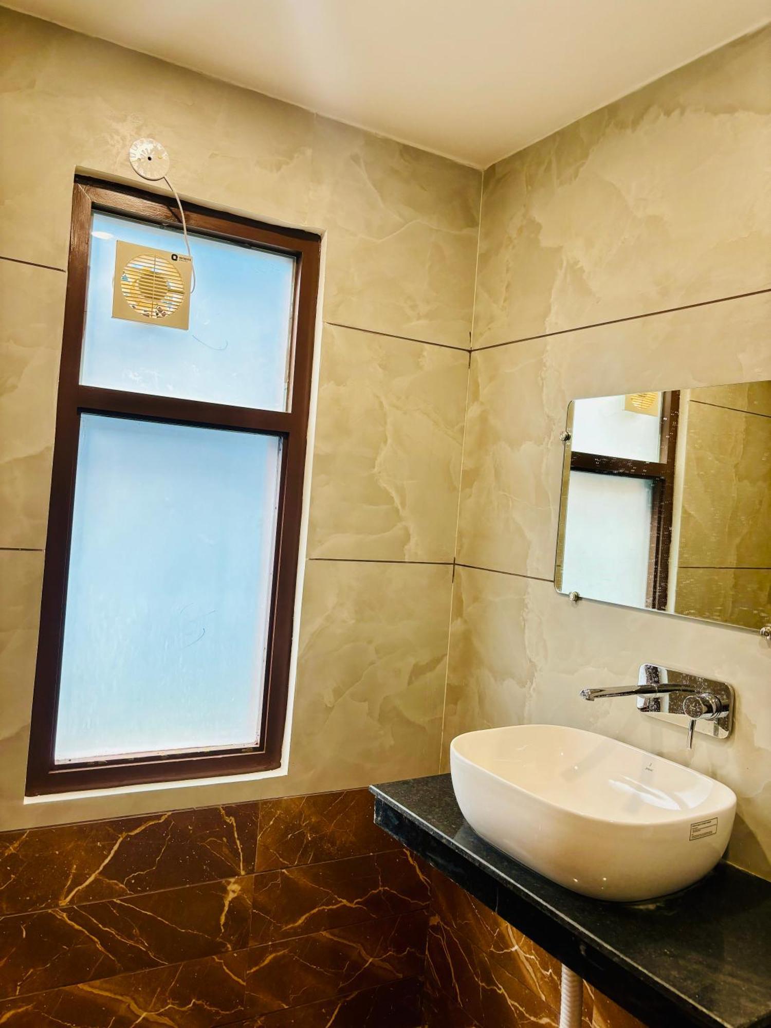 G R Residency Golden Temple Just 2 Mins Walking Distance From 2* Amritsar
