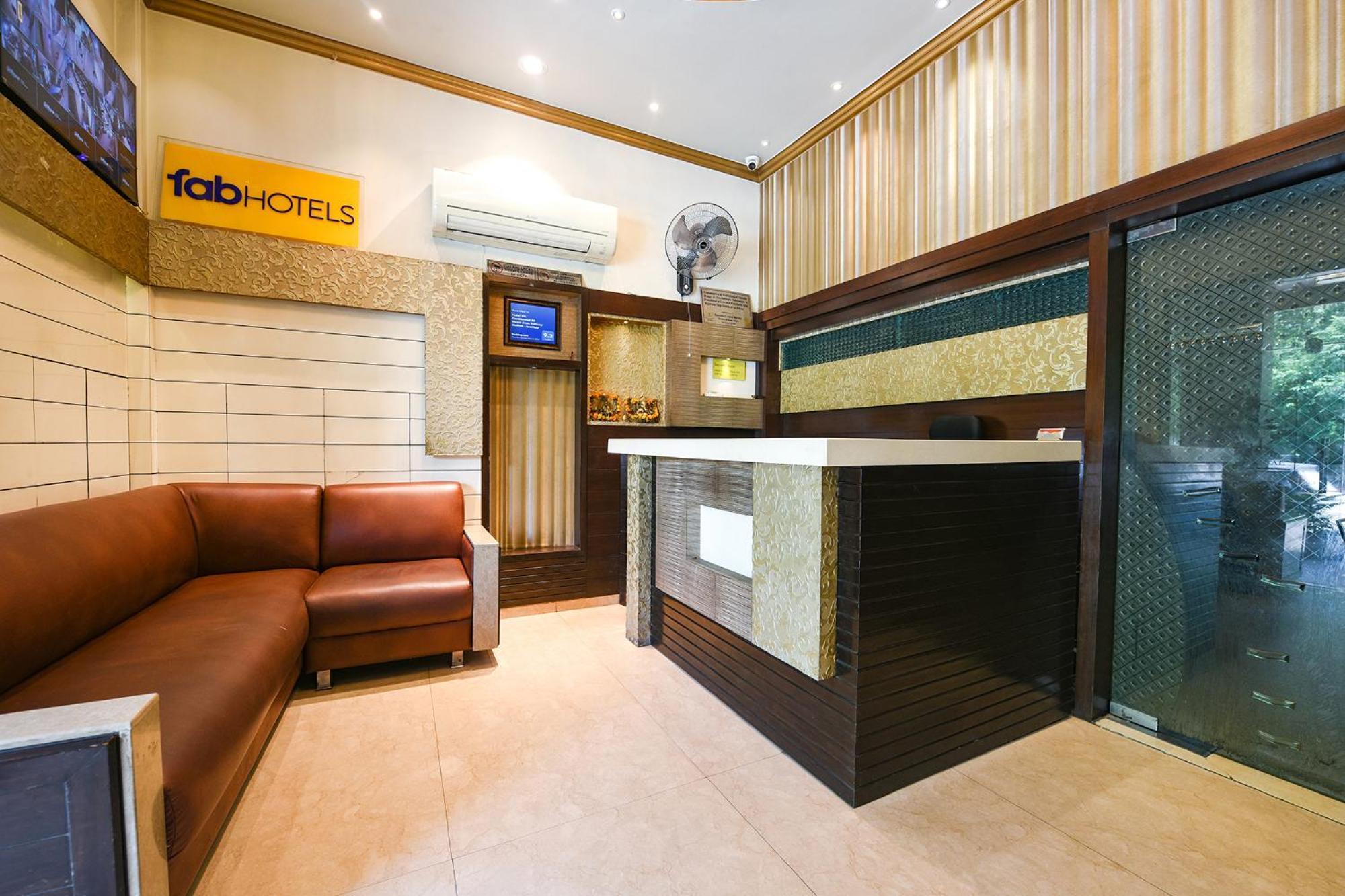 Hotel Fabhotel Kk Continental 50 Meter From Railway Station - 2*