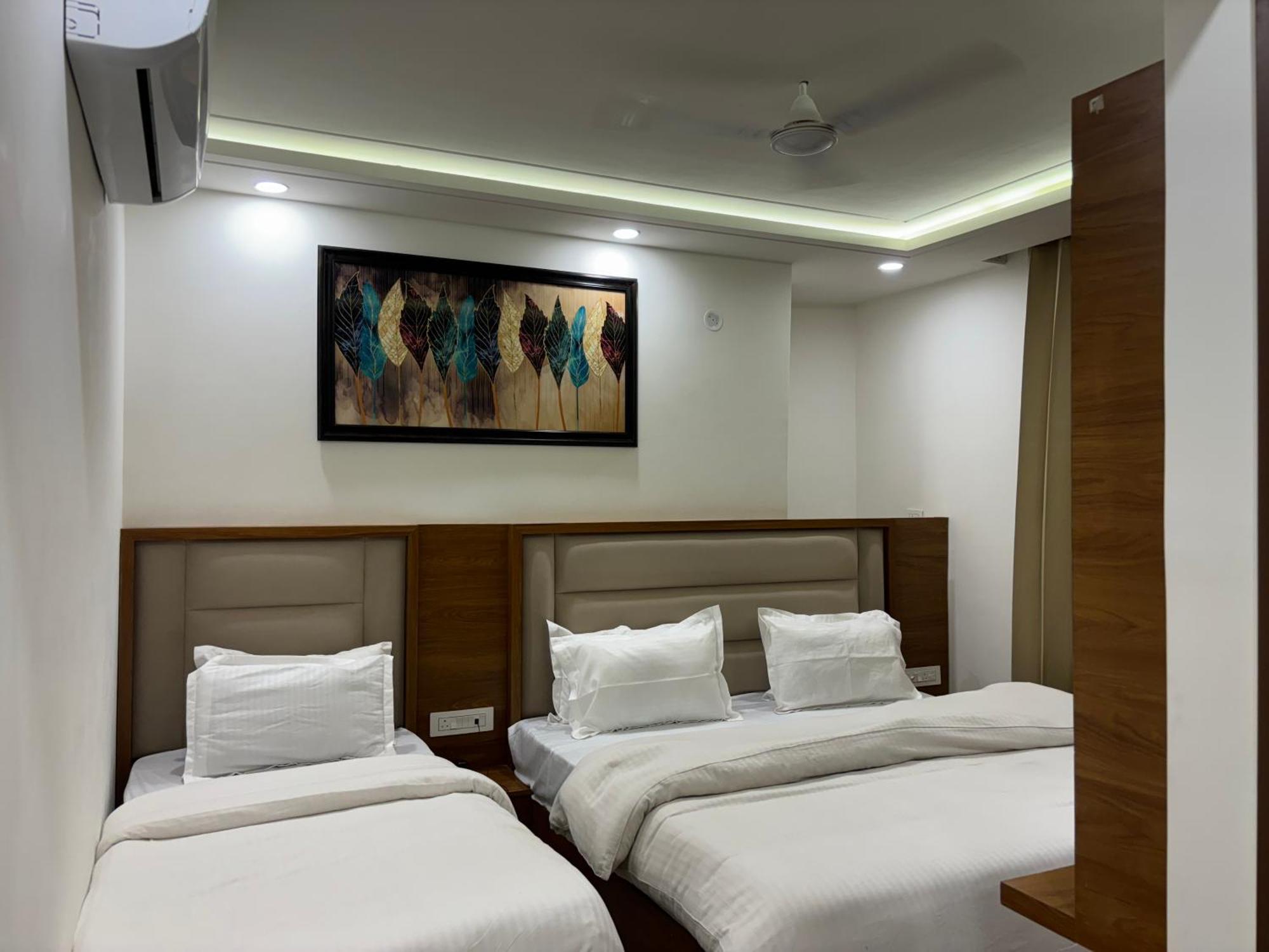 G R Residency Golden Temple Just 2 Mins Walking Distance From Hotel 2*