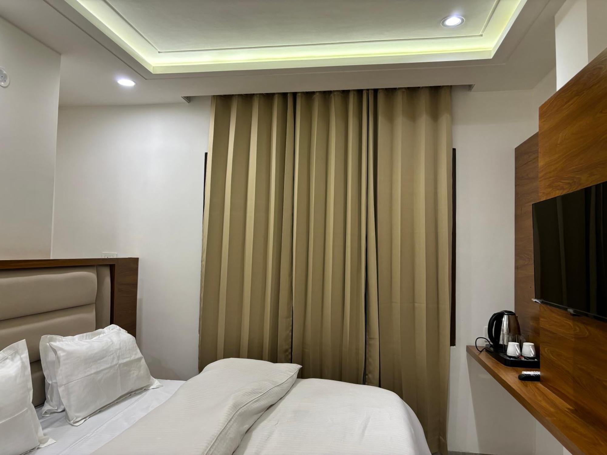 G R Residency Golden Temple Just 2 Mins Walking Distance From