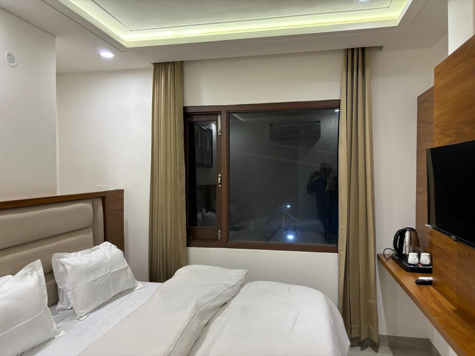 Hotel G R Residency Golden Temple Just 2 Mins Walking Distance From