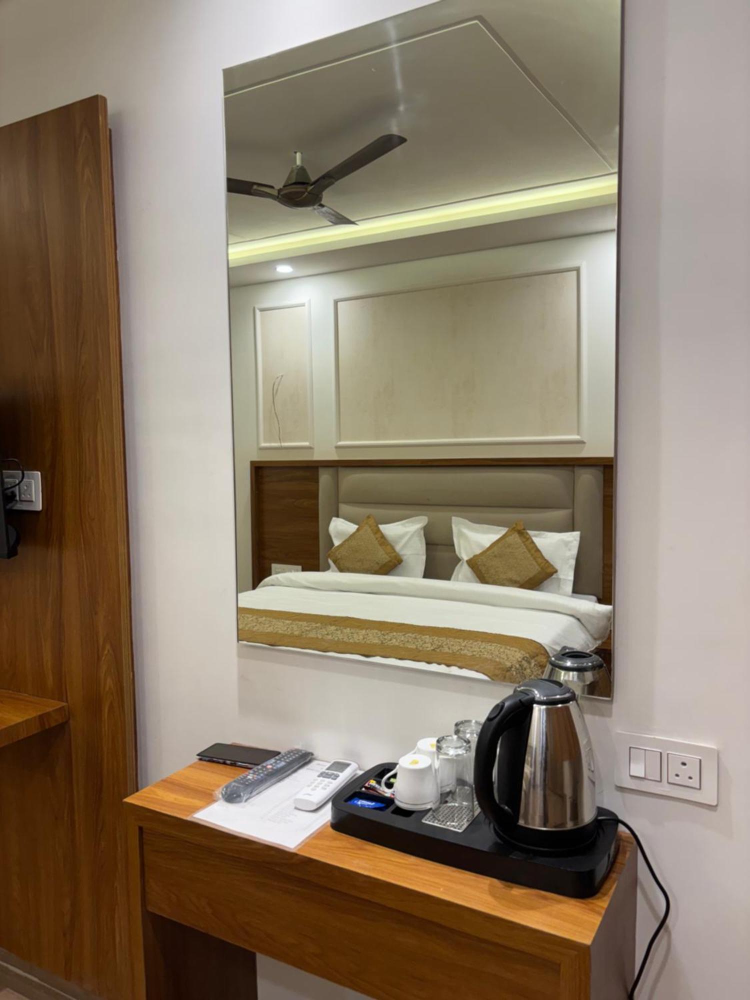 G R Residency Golden Temple Just 2 Mins Walking Distance From Amritsar