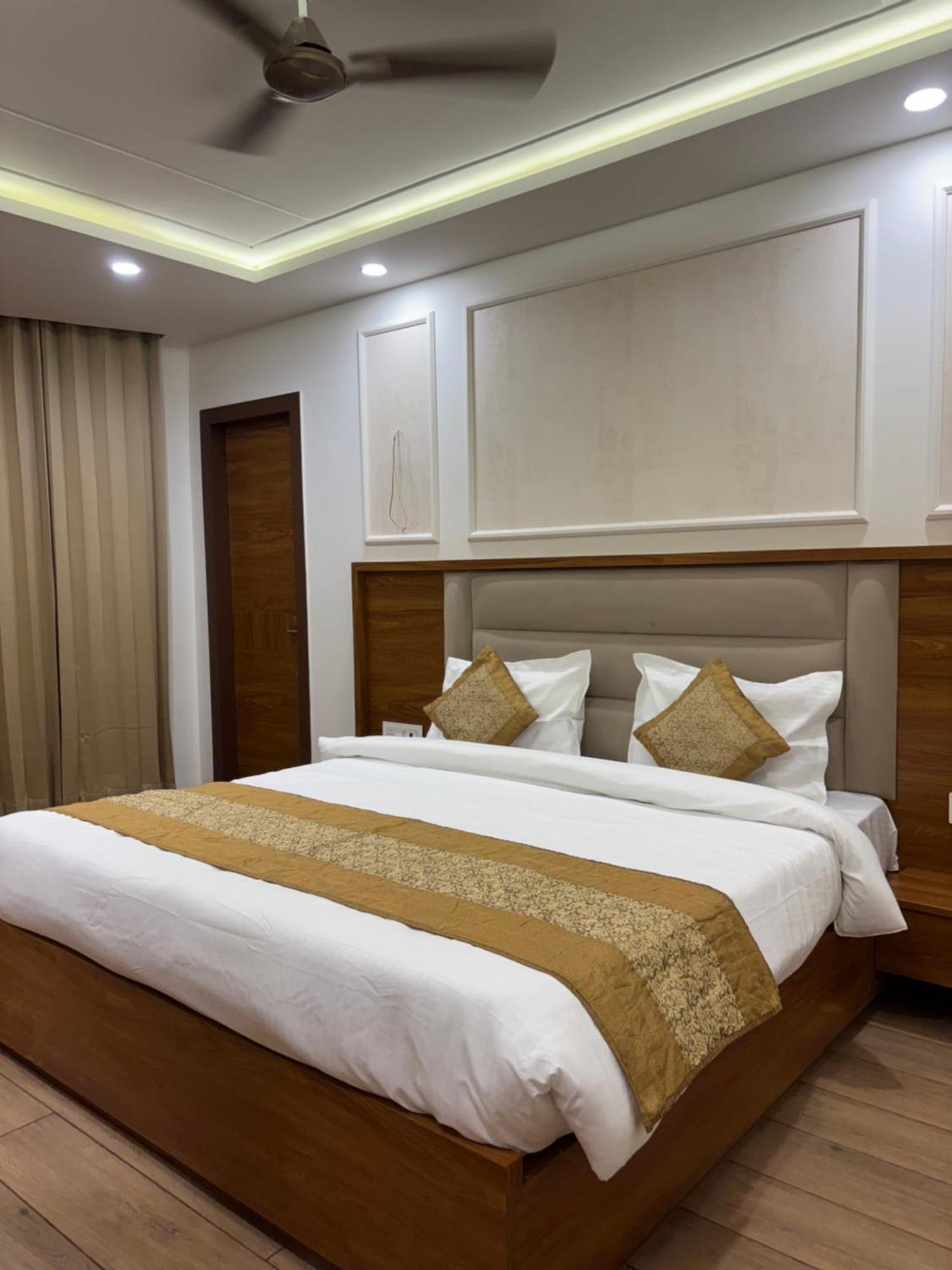 Hotel G R Residency Golden Temple Just 2 Mins Walking Distance From 2*