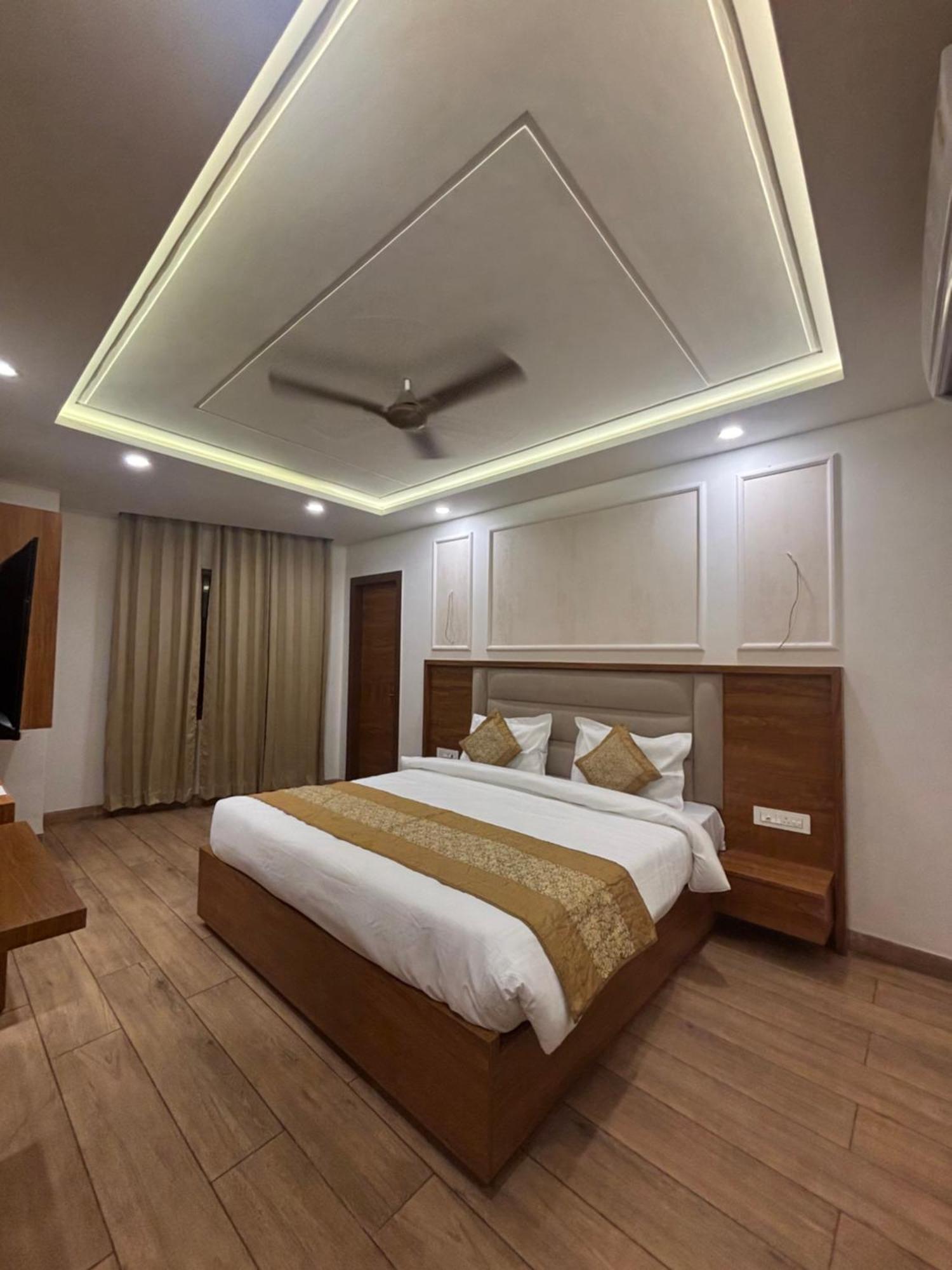 G R Residency Golden Temple Just 2 Mins Walking Distance From Hotel Amritsar