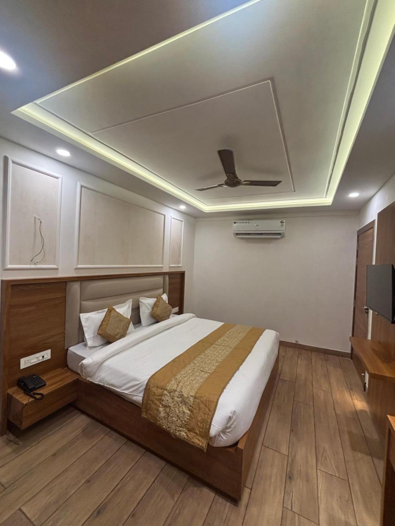G R Residency Golden Temple Just 2 Mins Walking Distance From 2* Amritsar