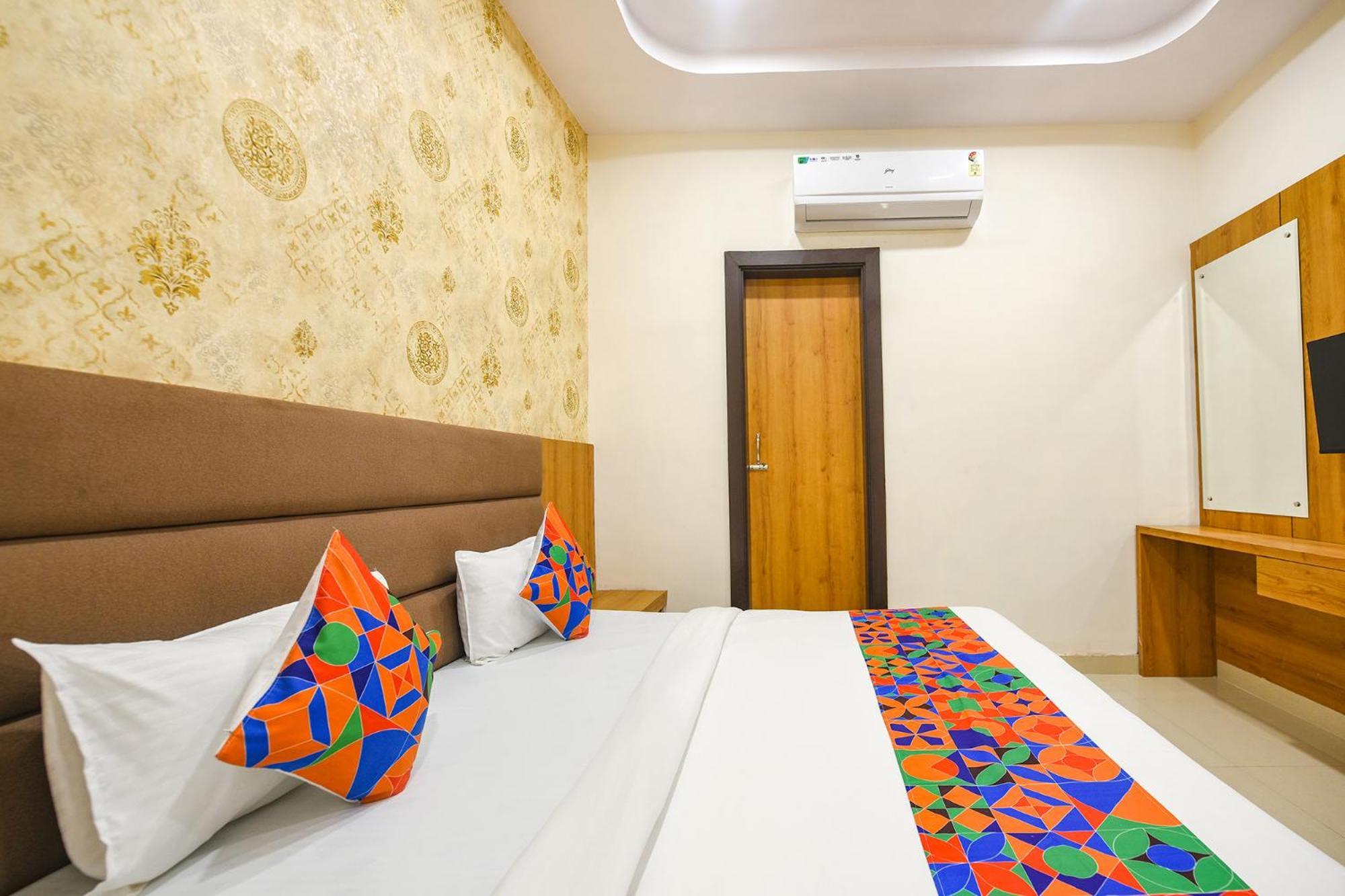 Fabhotel Golden Tree Hotel 3*
