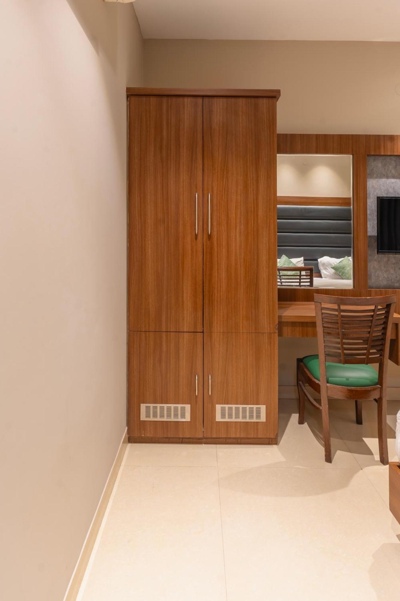 Hotel International 2 Min Walk From Bus Stand 3*