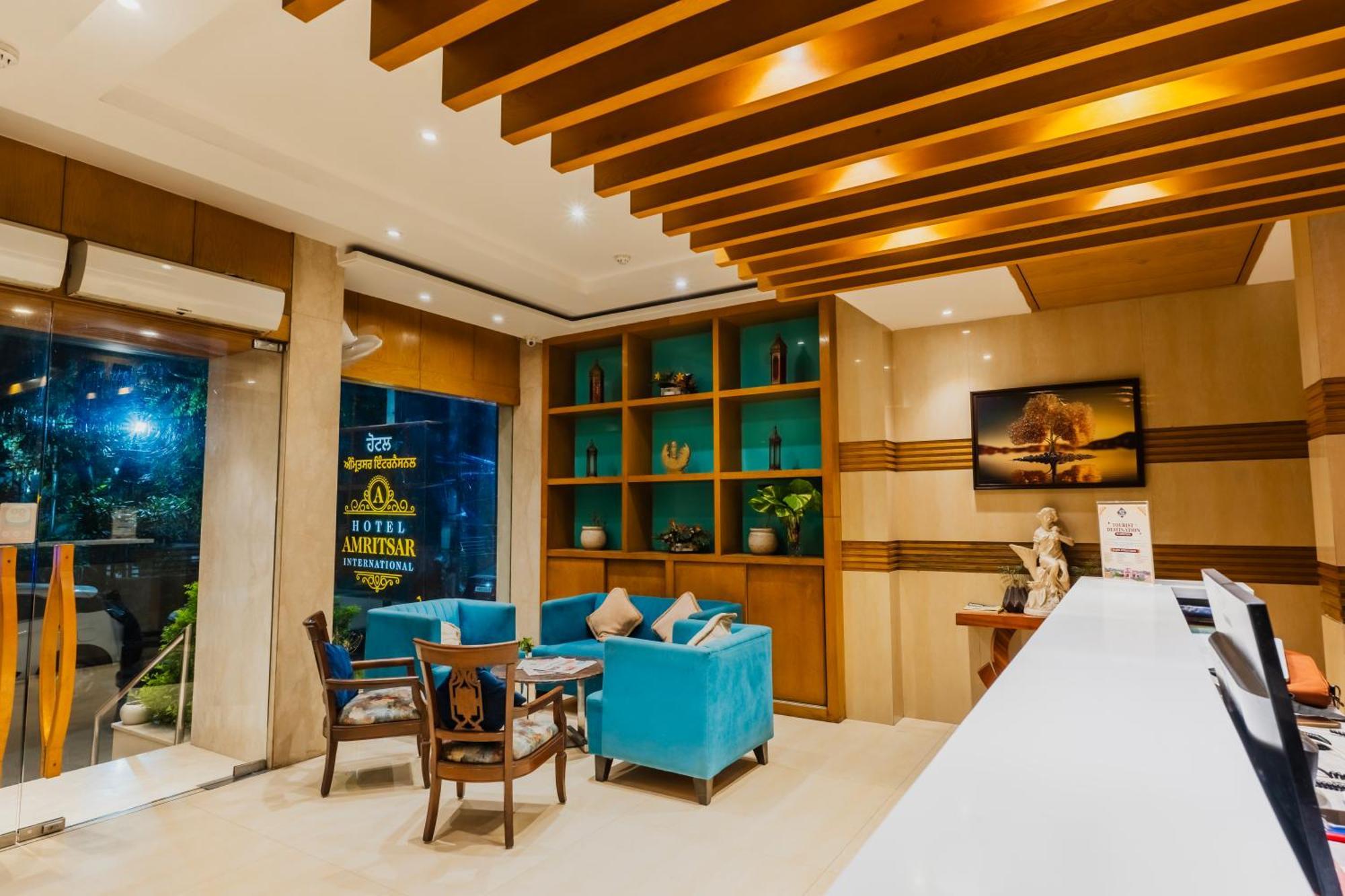 International 2 Min Walk From Bus Stand Hotel